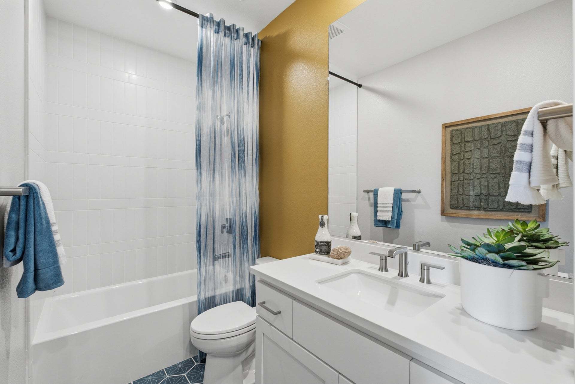 Deerwood Heights in San Ramon by Trumark Homes I Residence 3 Model I Secondary Bathroom