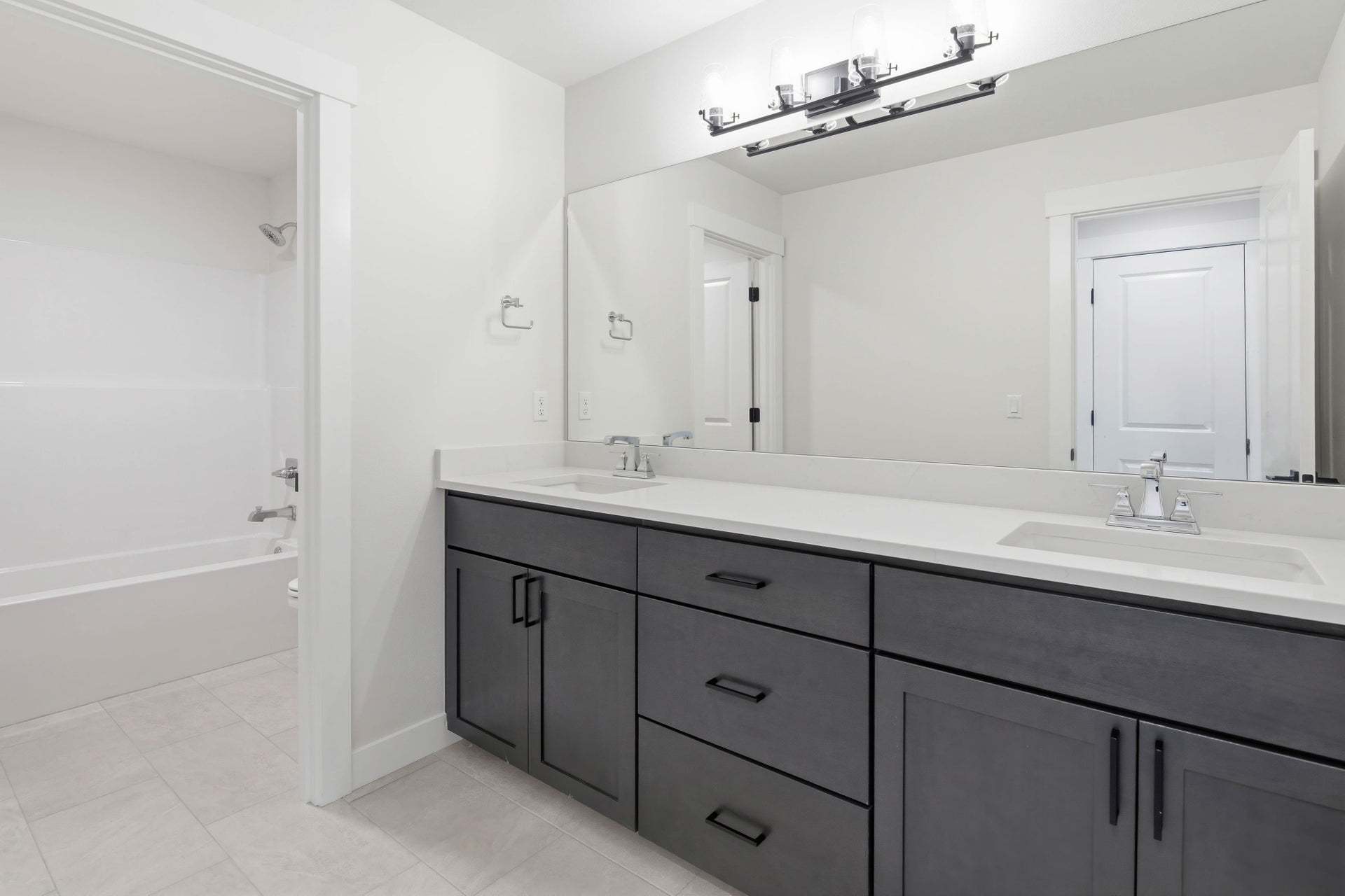 Interlaaken Estates I Plan 2749 A | Secondary Bath