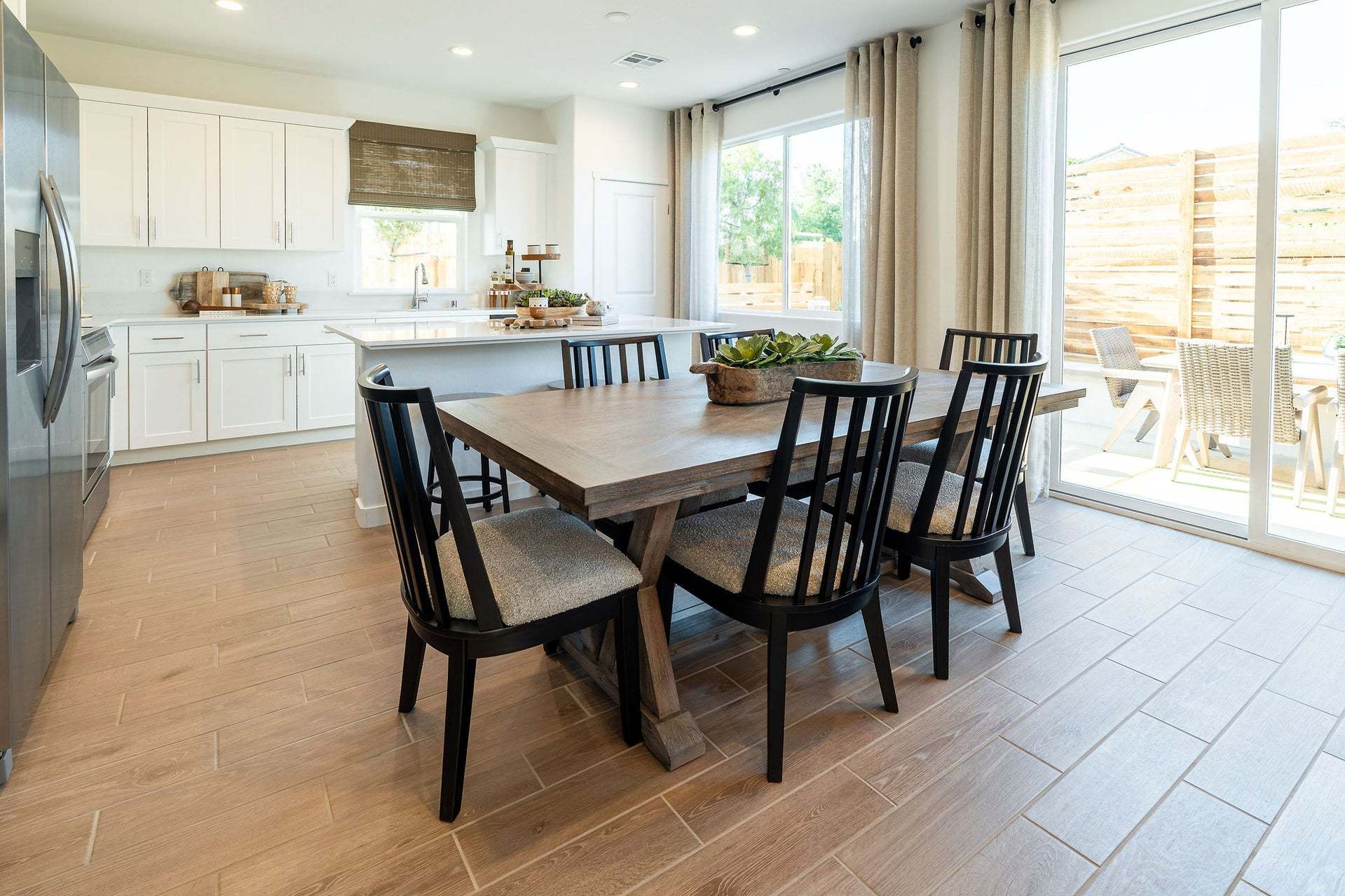 Ariette at Oak Place | Canto Model | Dining Space