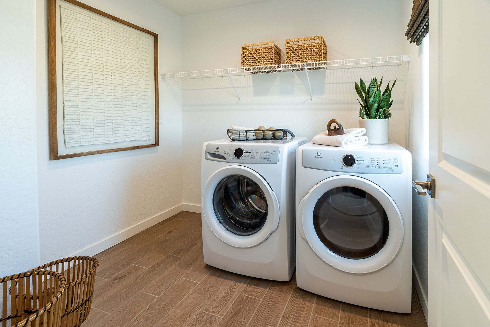 Ariette at Oak Place | Canto Model | Laundry Room