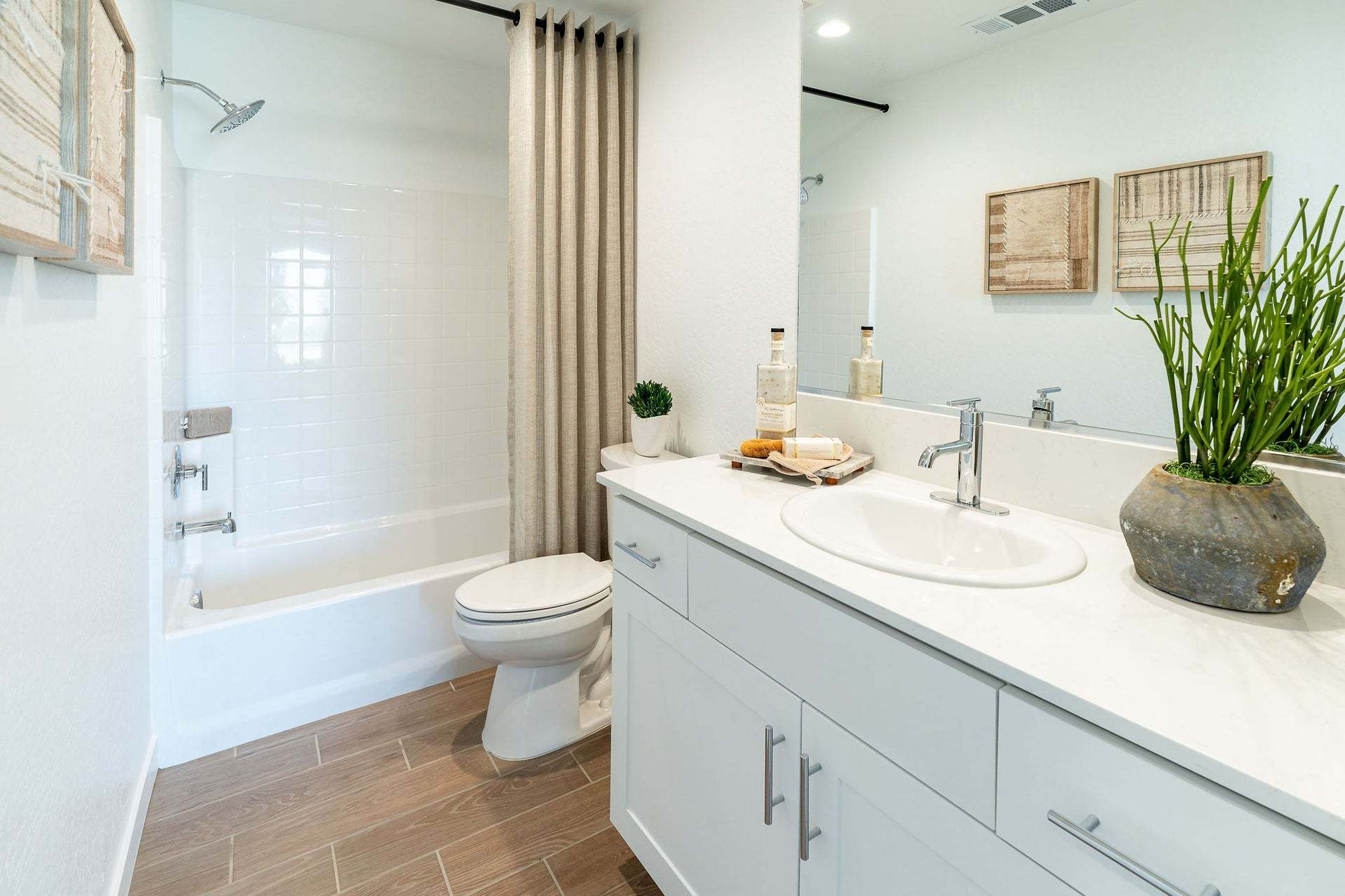 Ariette at Oak Place | Canto Model | Bathroom 2