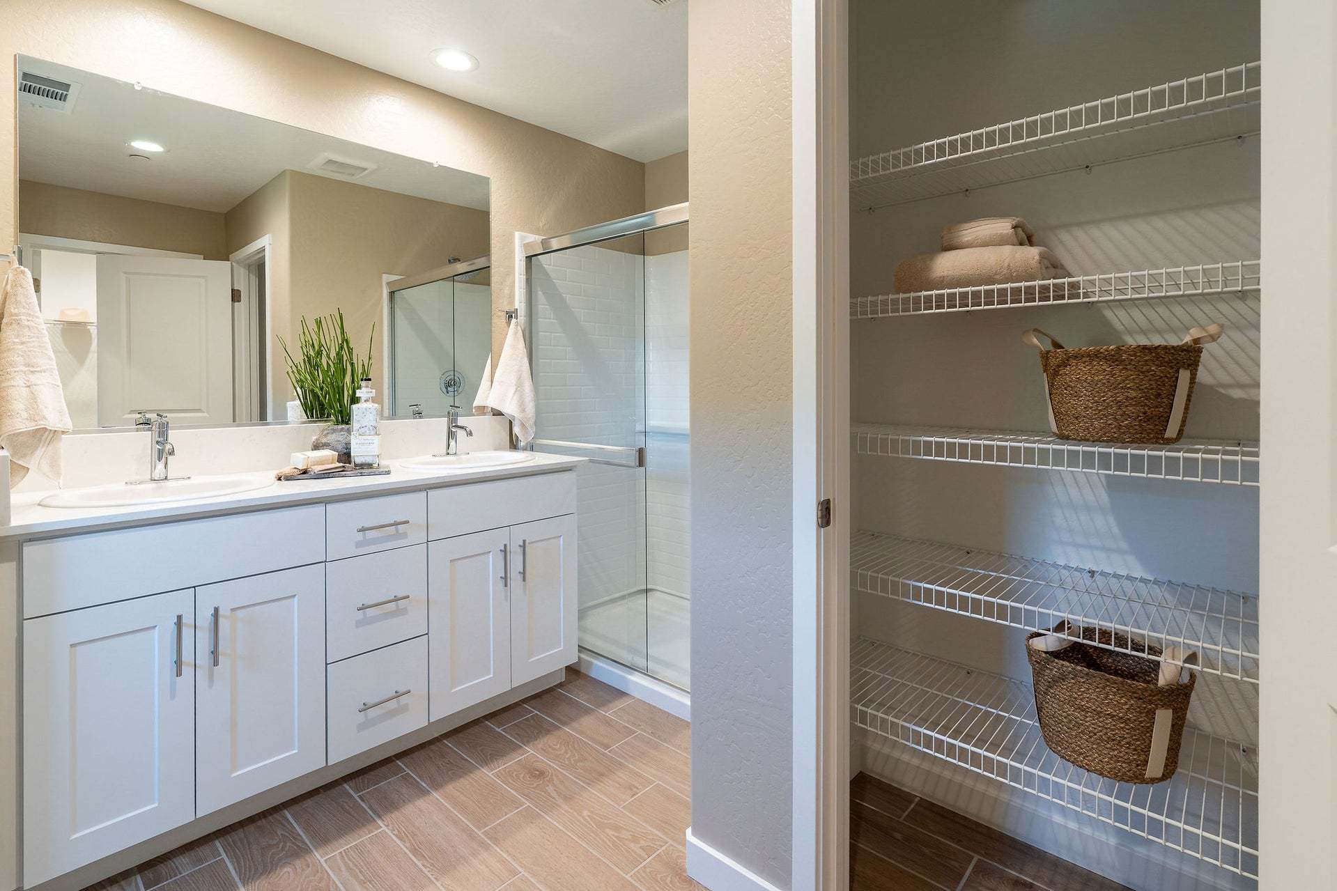 Ariette at Oak Place | Canto Model | Owner's Bathroom