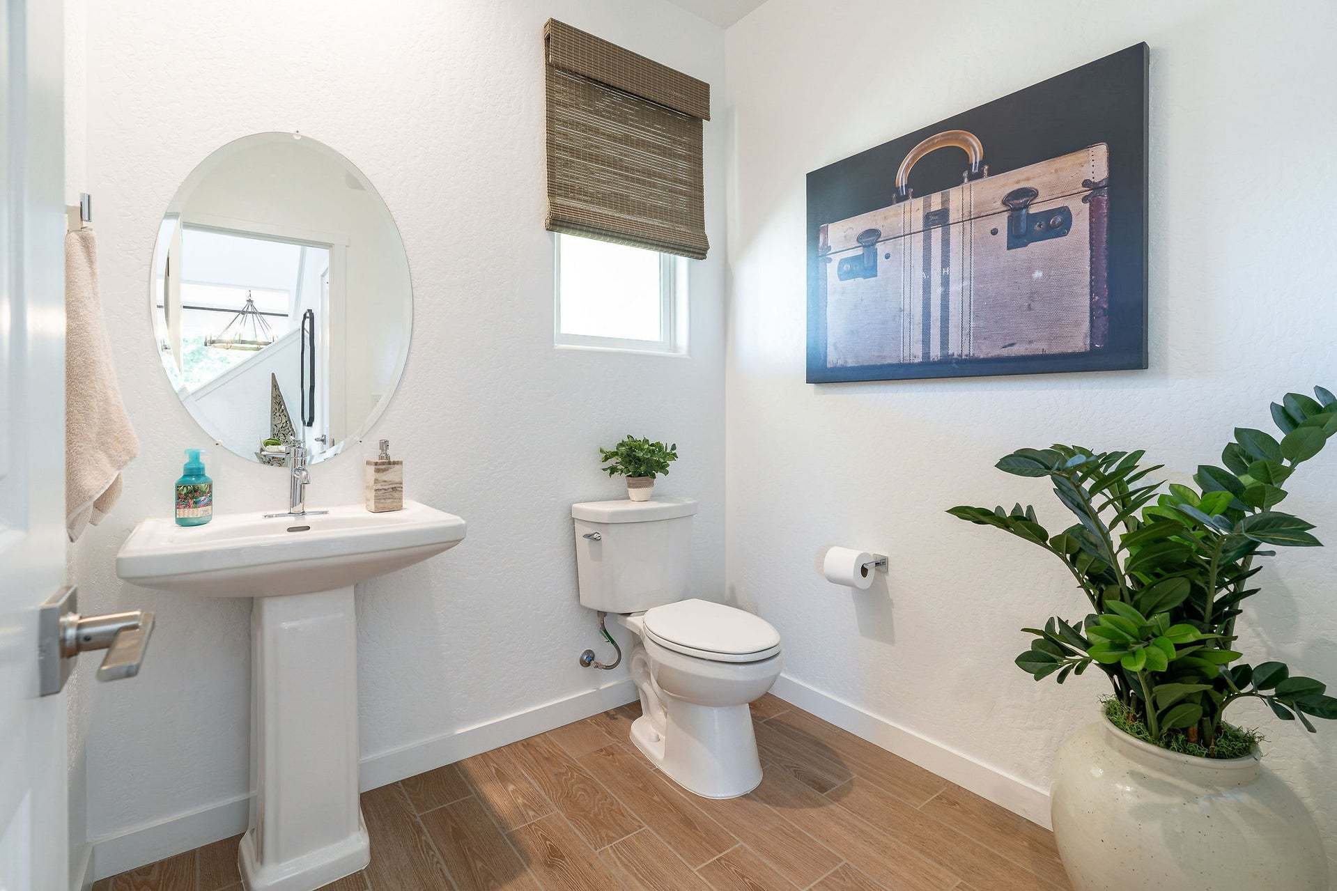 Ariette at Oak Place | Canto Model | Powder Bathroom