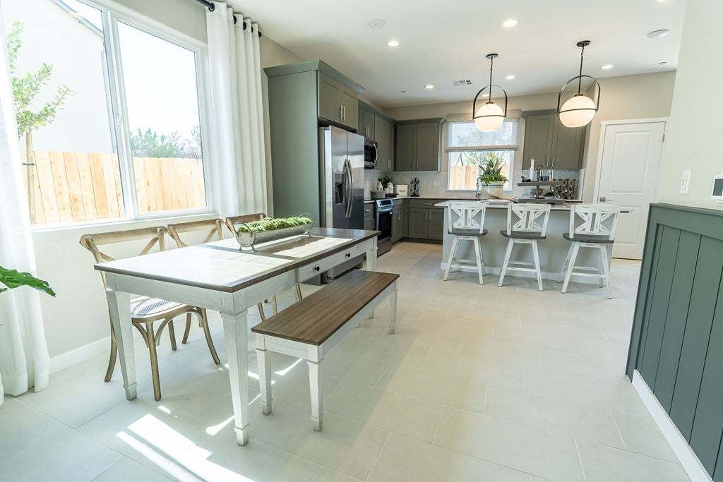 Ariette at Oak Place | Lydian Model | Dining