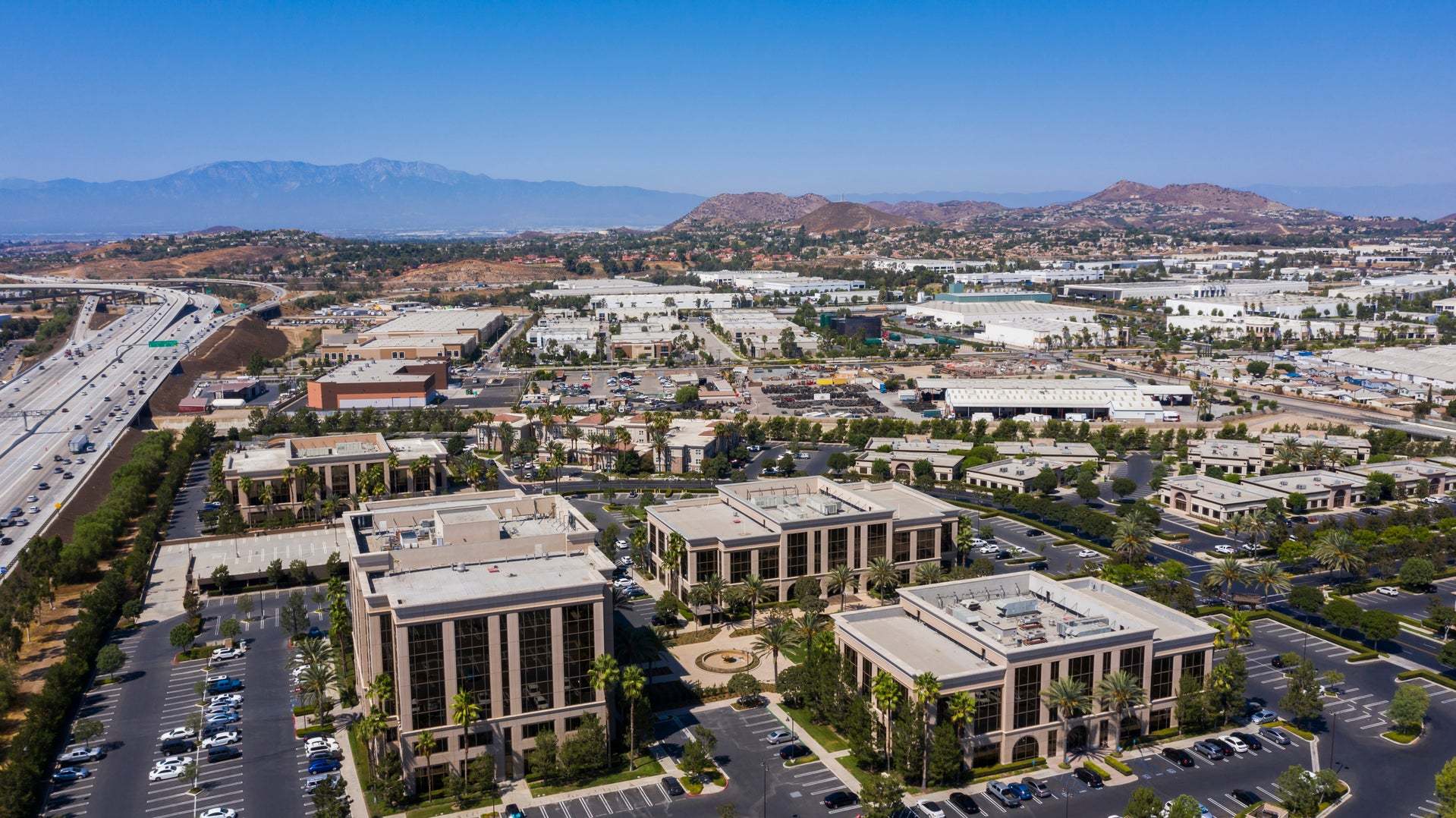 Elaris | Downtown Corona
