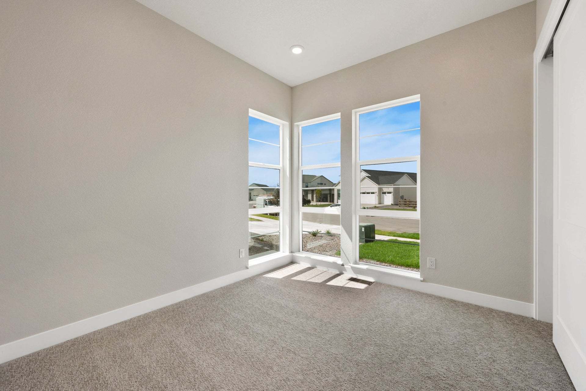 Kitchel Lake | Primary Bedroom |1380 Weller Ct