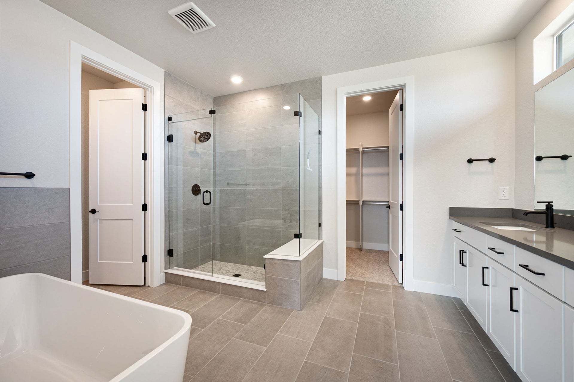 Kitchel Lake | Primary Bathroom |1380 Weller Ct