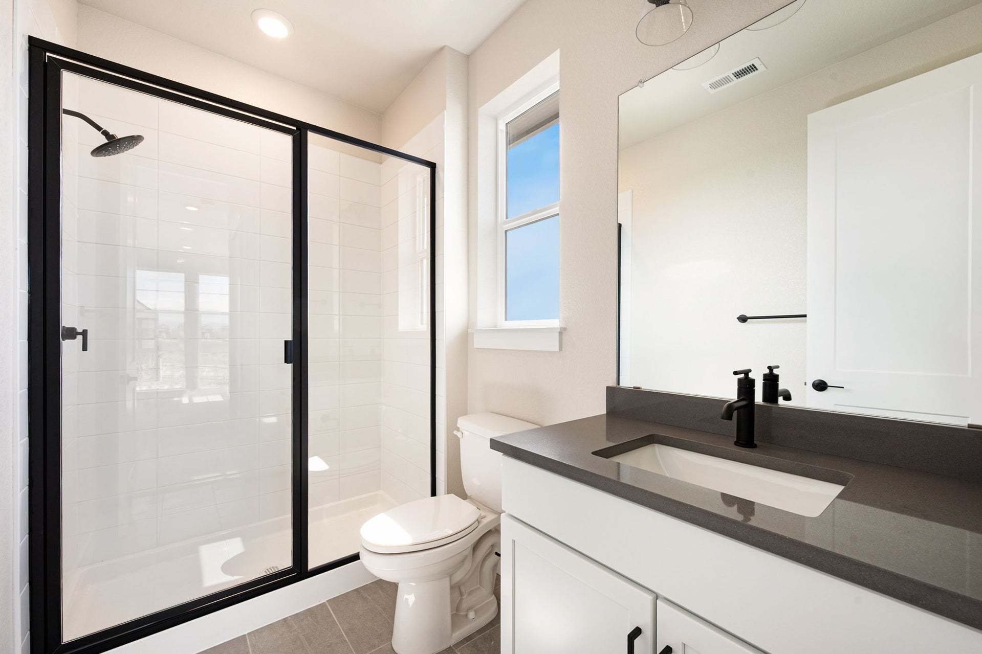 Kitchel Lake | Secondary Bathroom |1380 Weller Ct