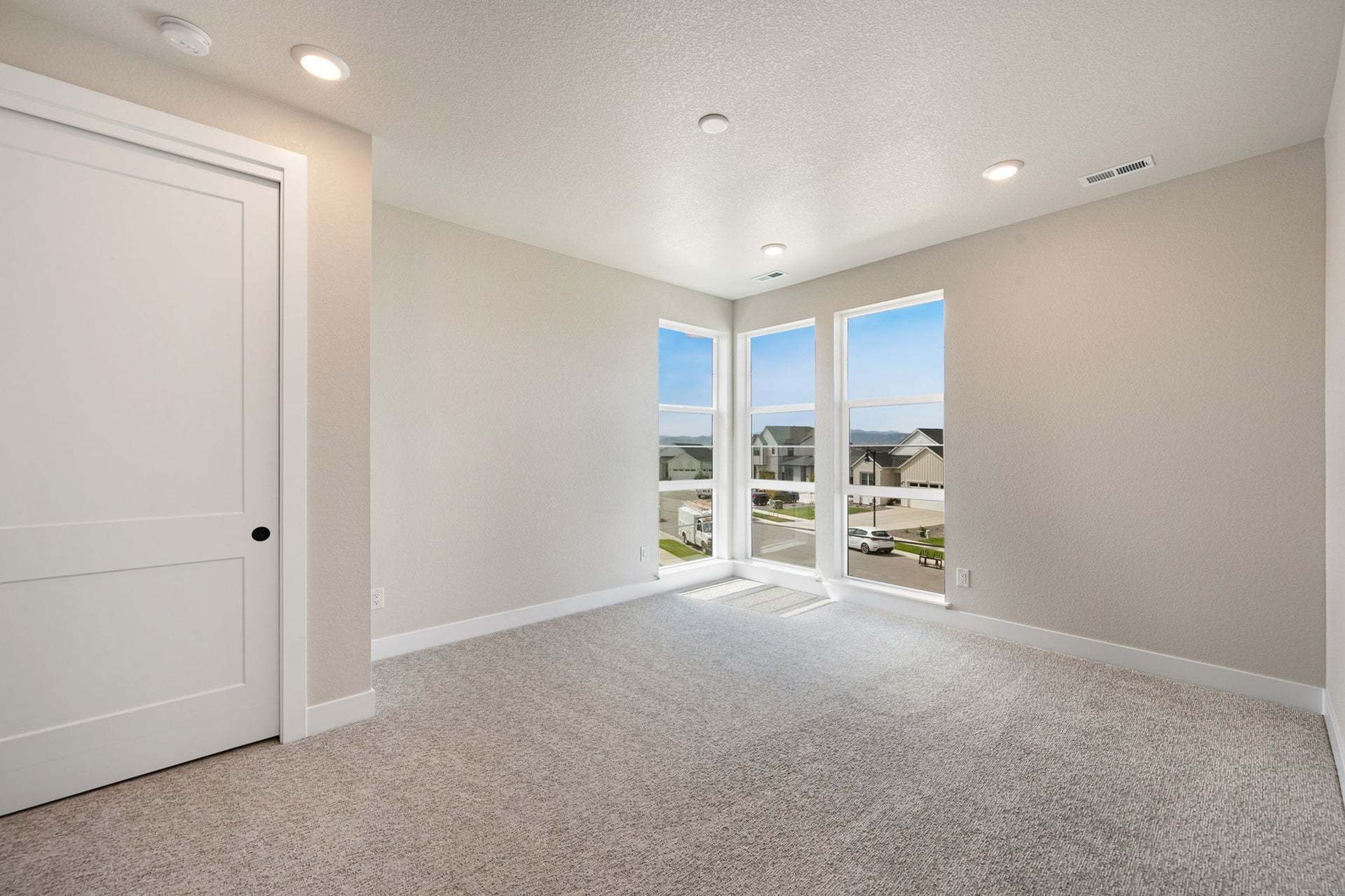 Kitchel Lake | Secondary Bedroom |1380 Weller Ct