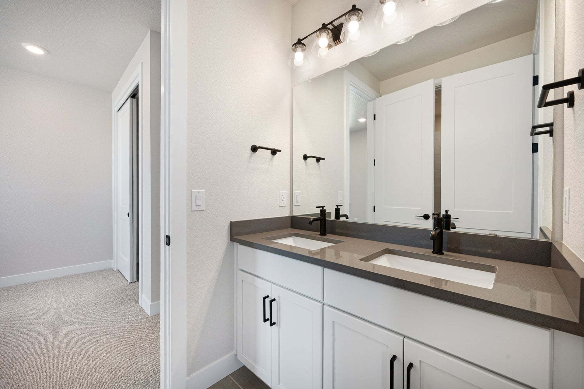 Kitchel Lake | Secondary Bath |1380 Weller Ct