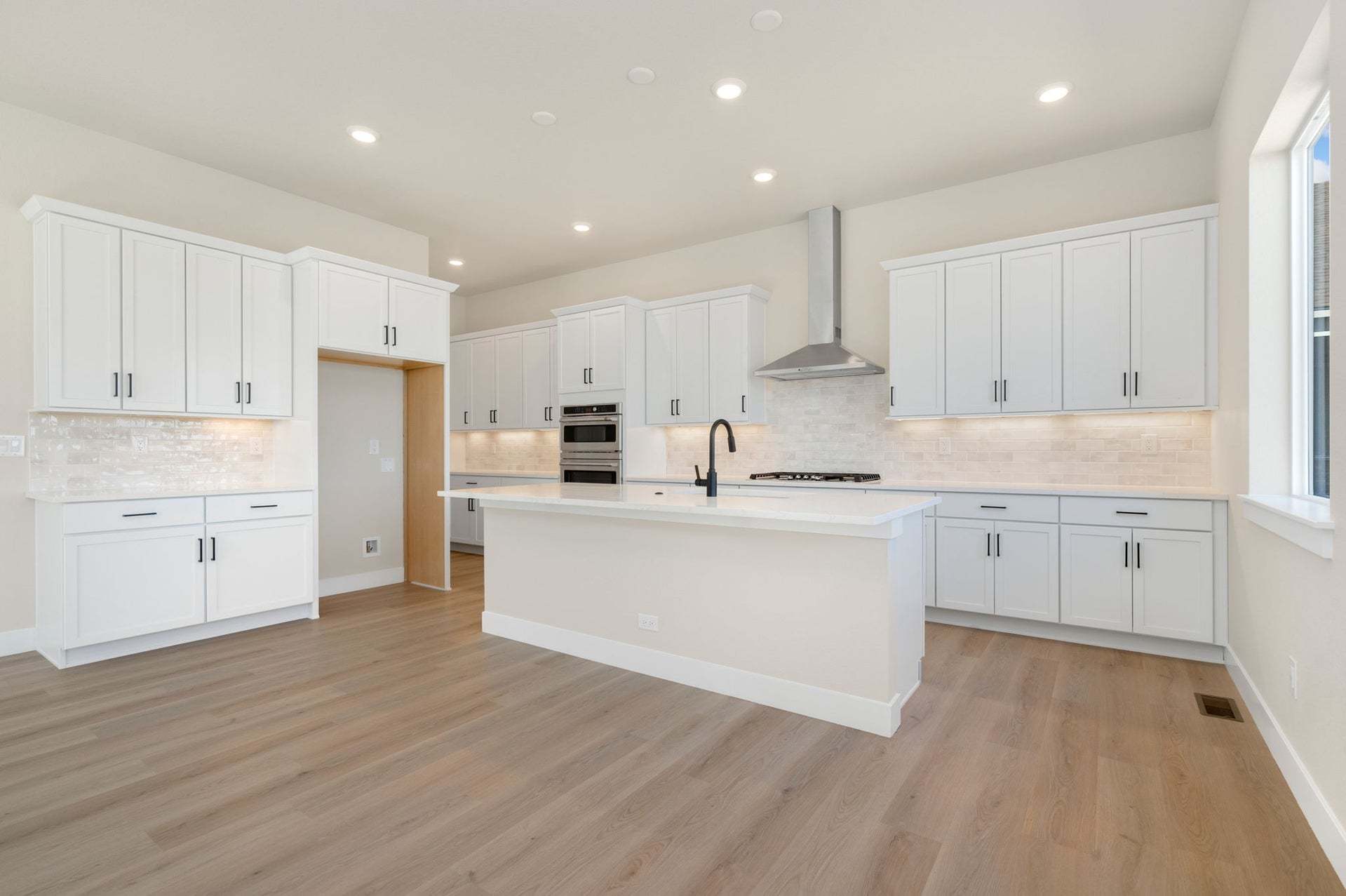 Kitchel Lake | 1284 Weller St | Kitchen