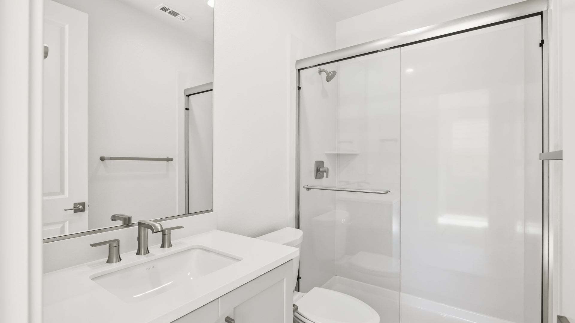 Jasmine at Francis Ranch by Trumark Homes I Lot TH94 I First Floor Bathroom