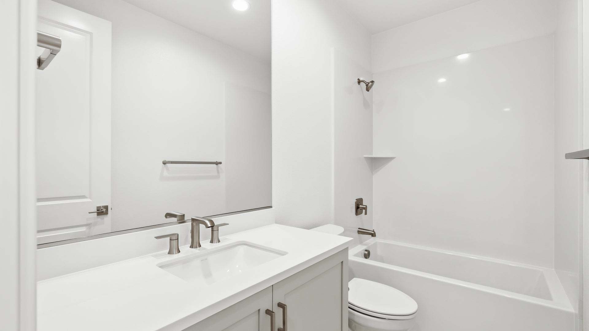 Jasmine at Francis Ranch by Trumark Homes I Lot TH94 I Secondary Bathroom