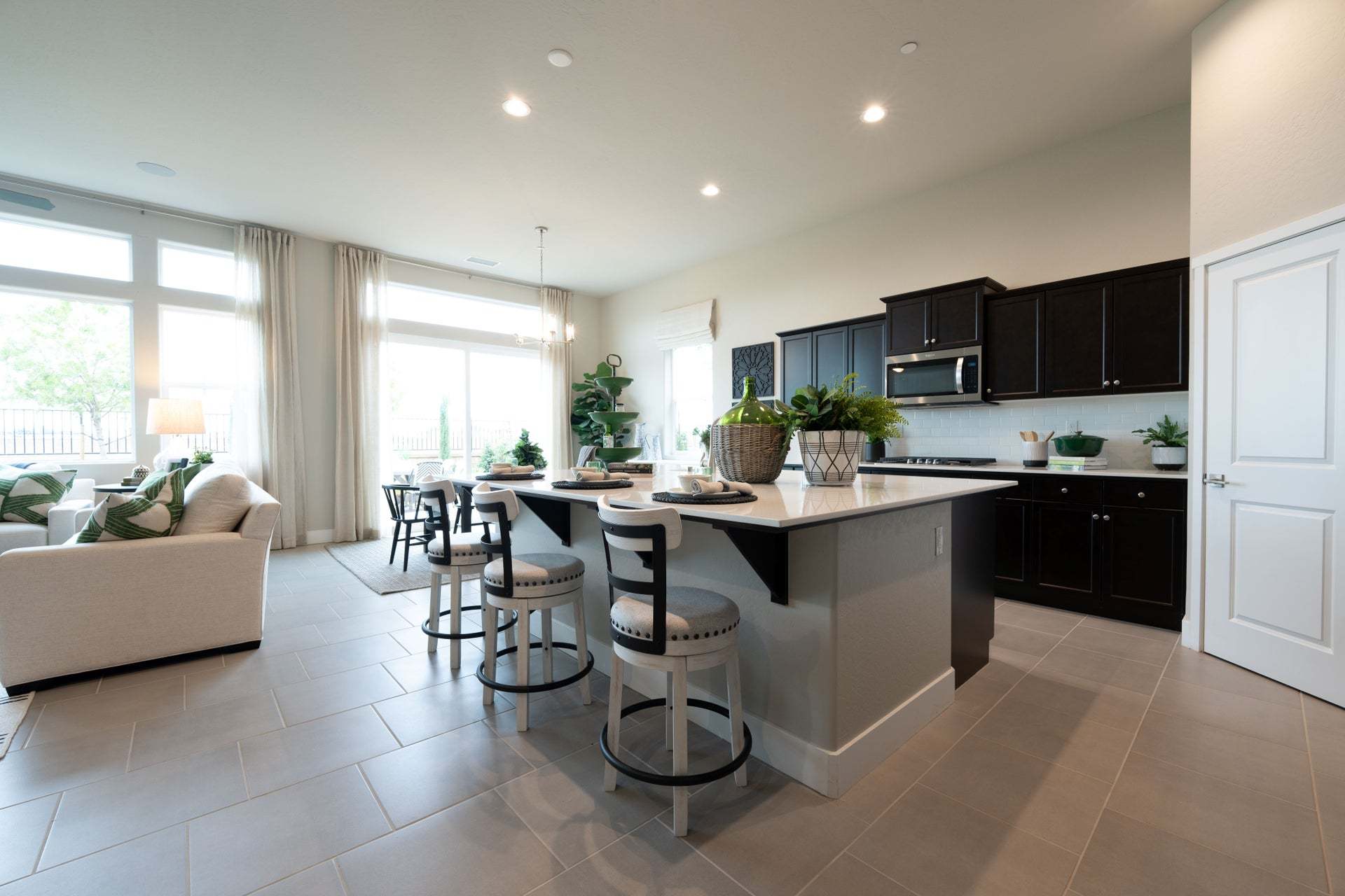 Artisan Riverstone | Thompson Model | Kitchen