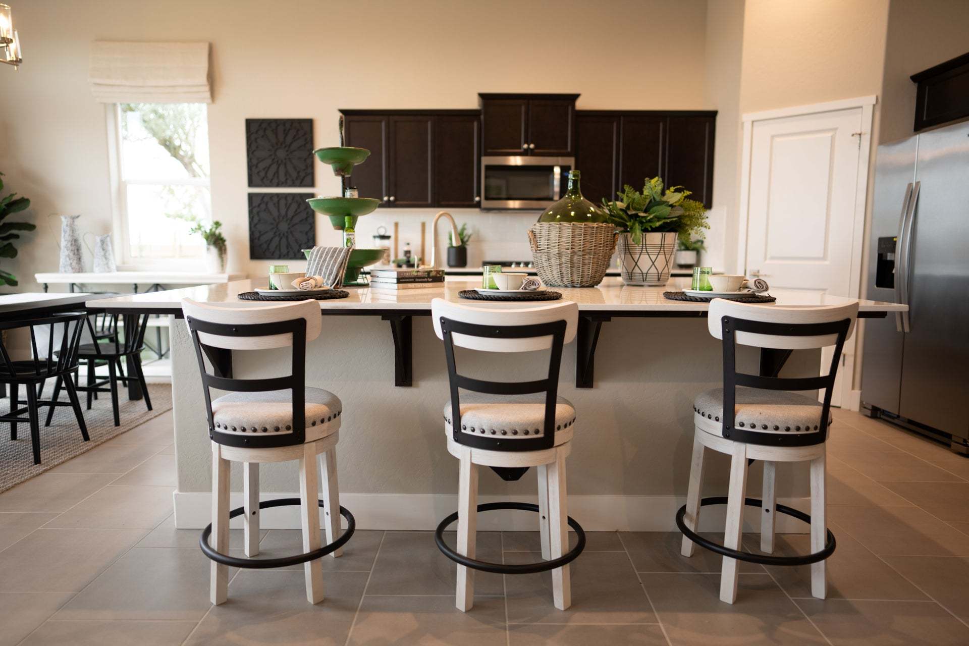 Artisan Riverstone | Thompson Model | Kitchen