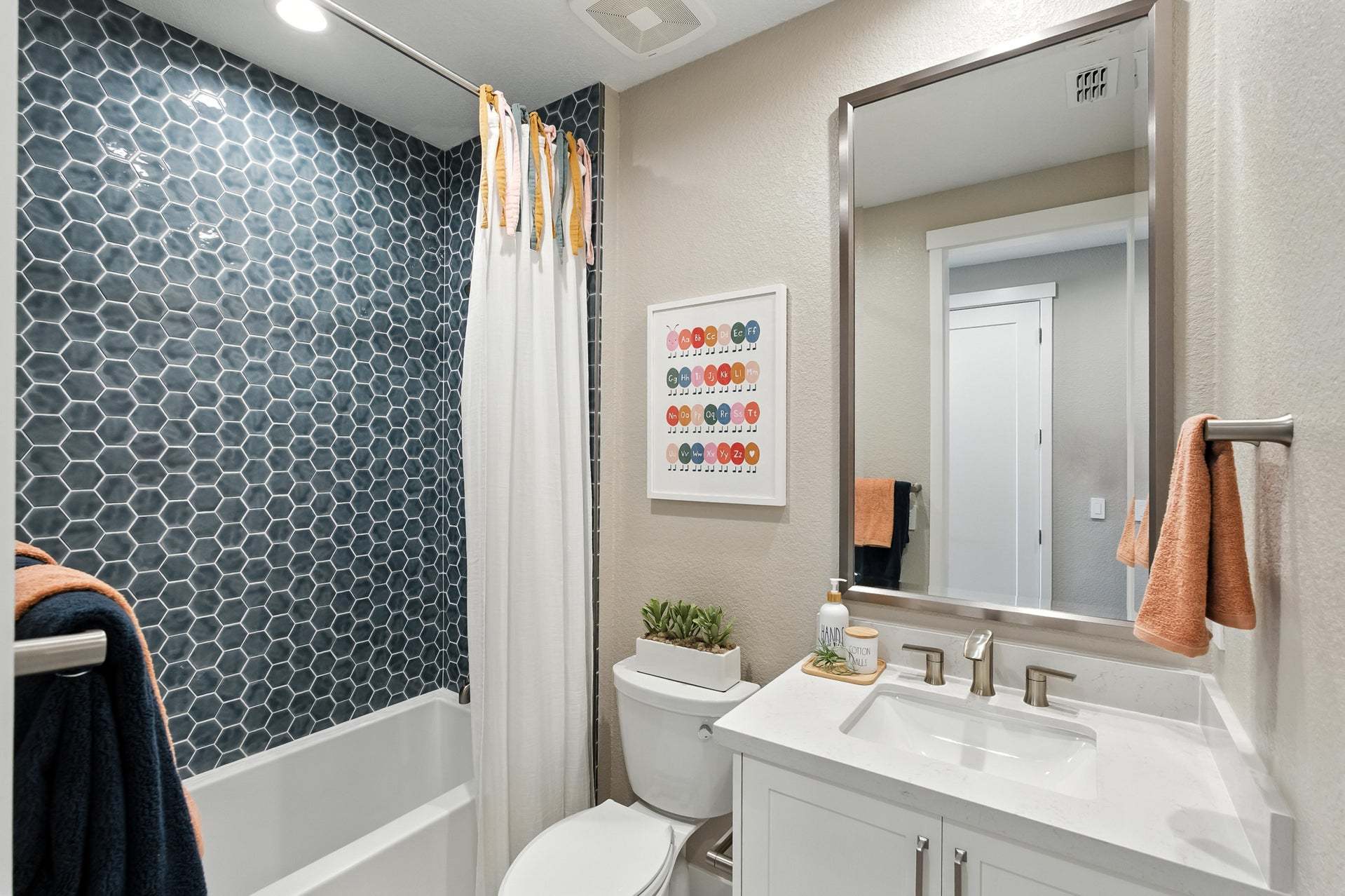 Amara at Arroyo Crossings by Trumark Homes in Livermore, CA I Residence 2 Model I Bathroom