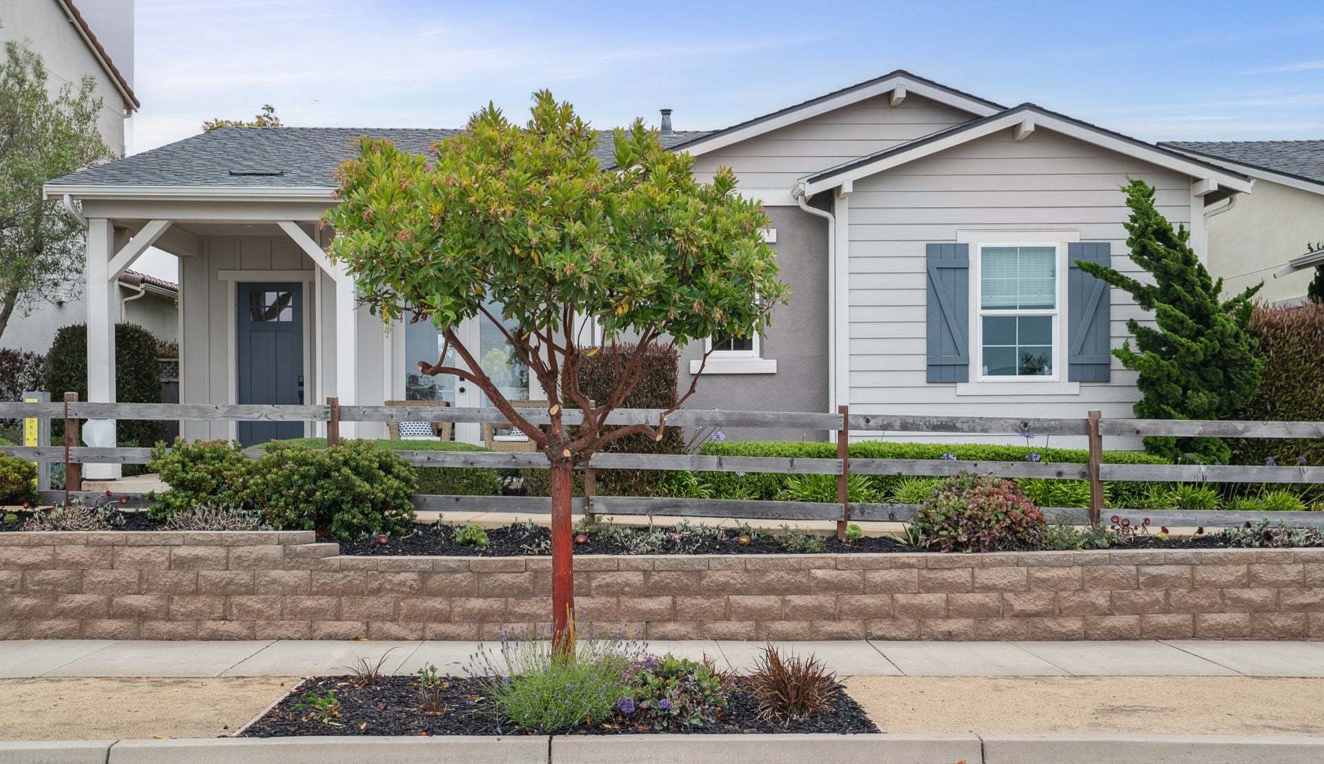 Layia at Sea Haven | Bardin | Exterior