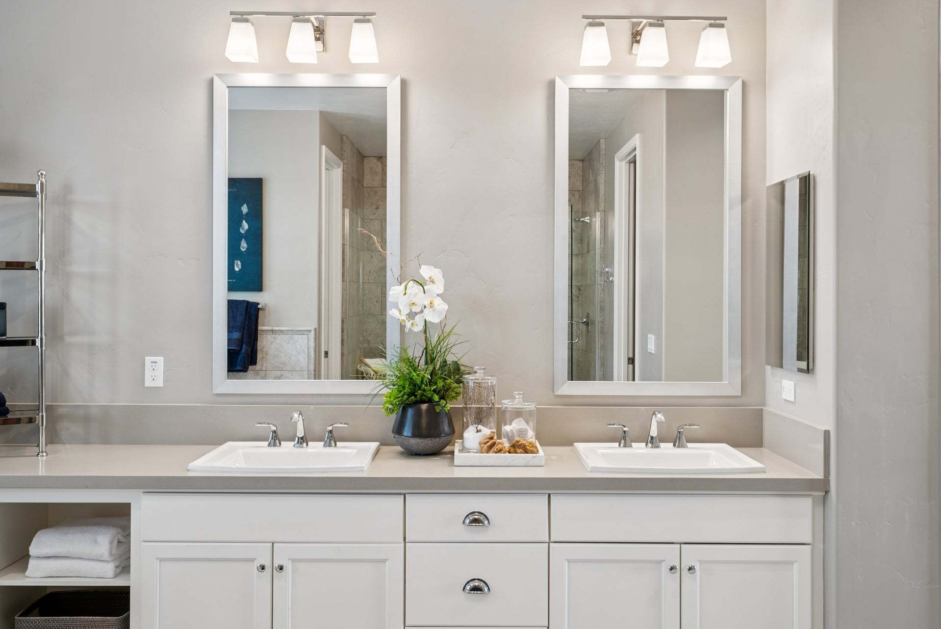 Villosa at Sea Haven | Ribera Model | Owner's Bathroom