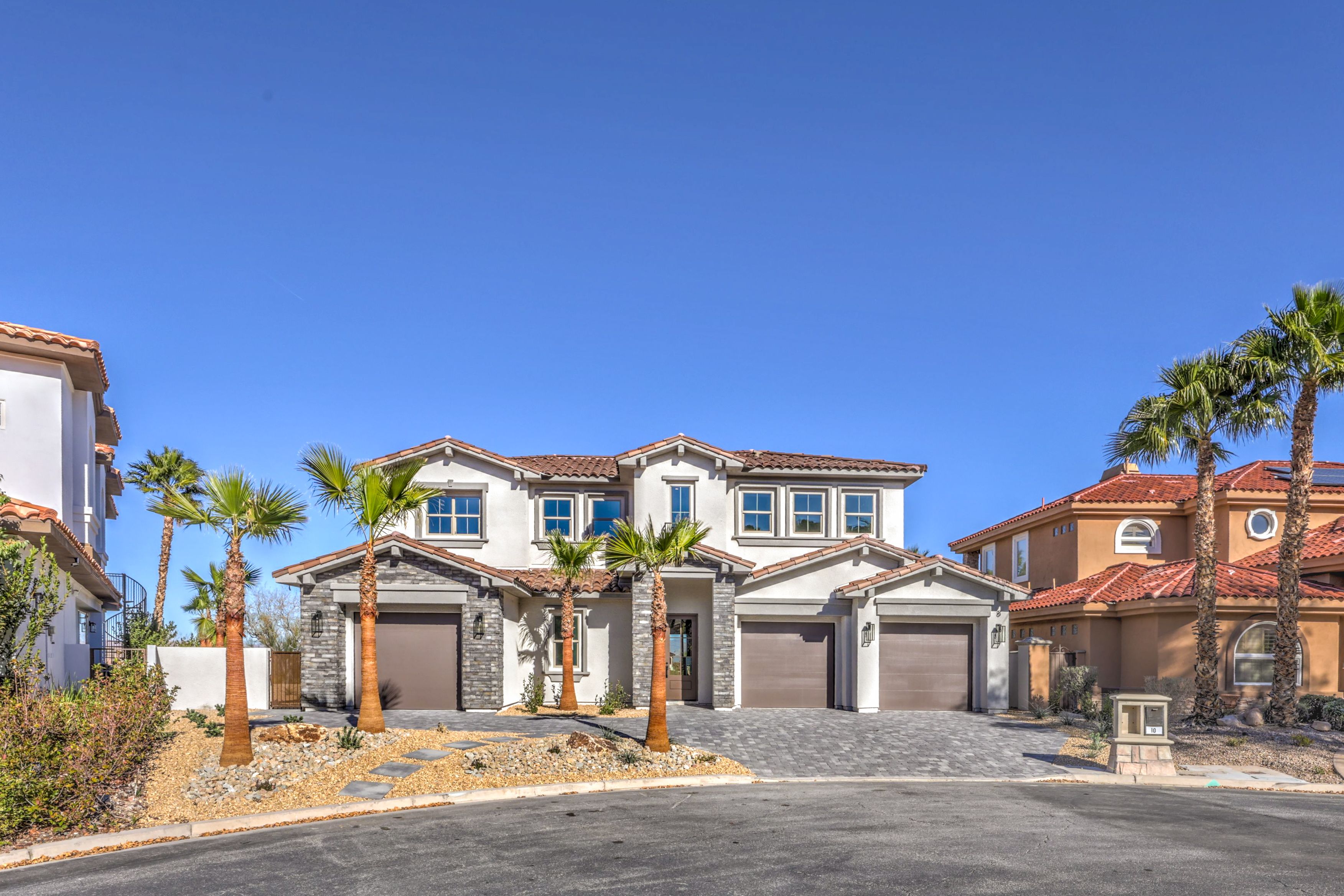 8 Rue Du Ville Way. Henderson, NV 89011