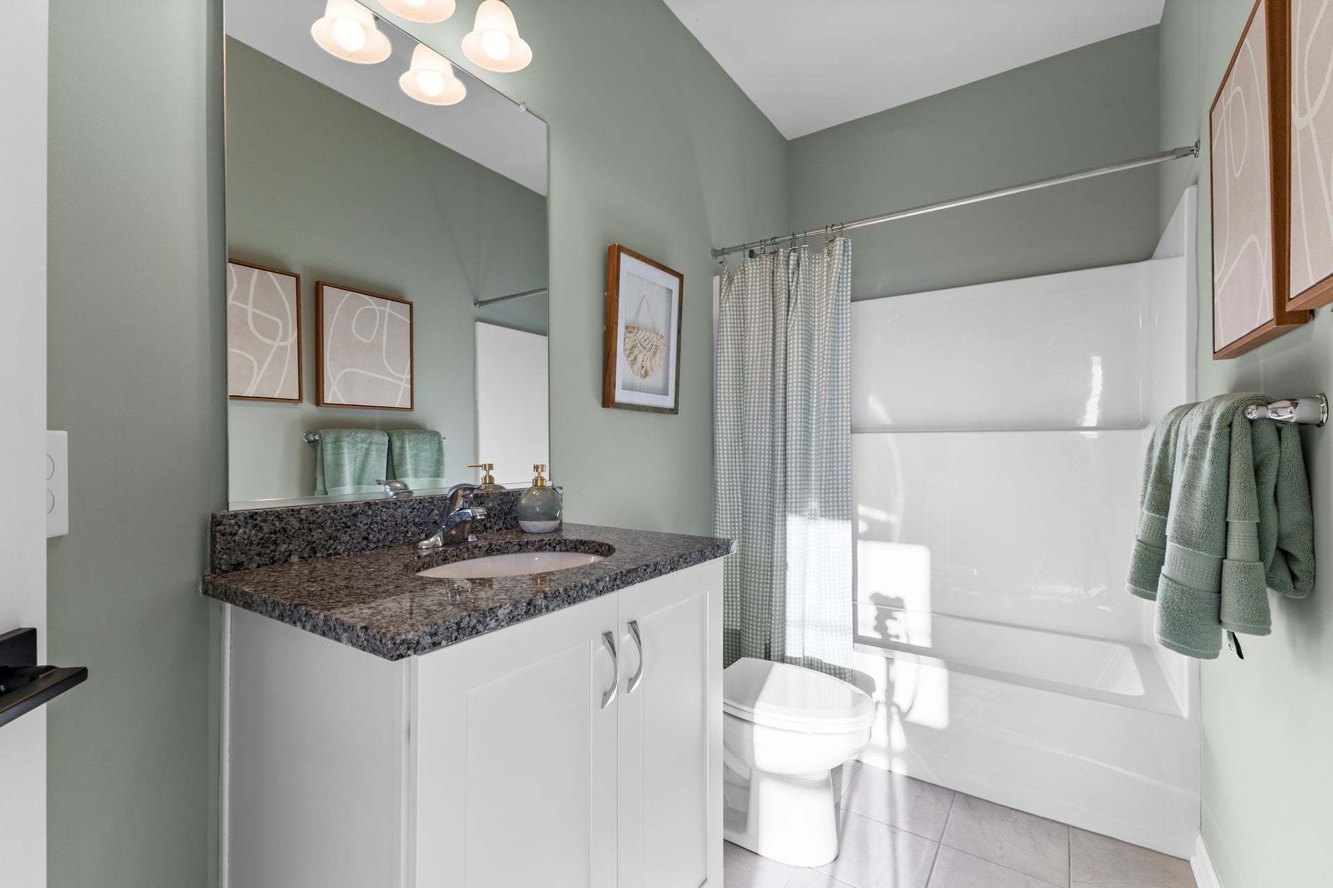 Juniper Private Bath