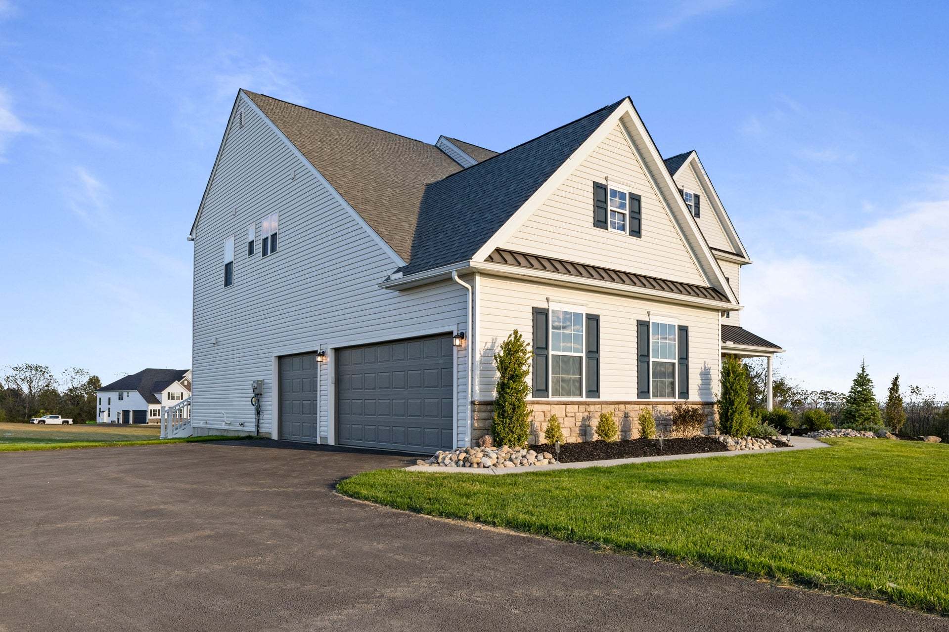 Juniper Exterior with Optional 3-Car Garage