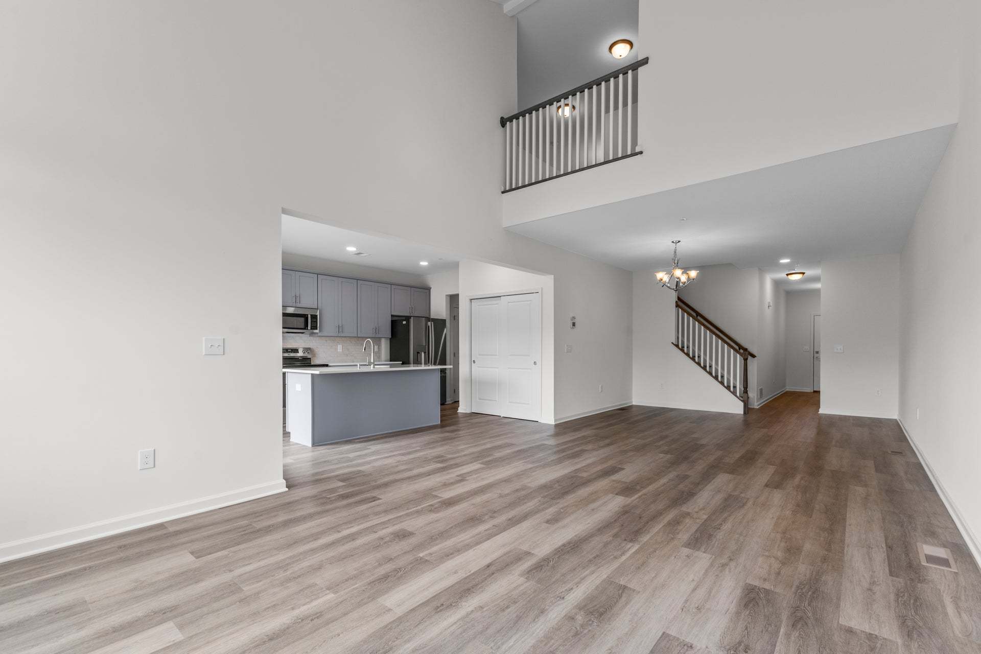 Grayson 2-Story Great Room