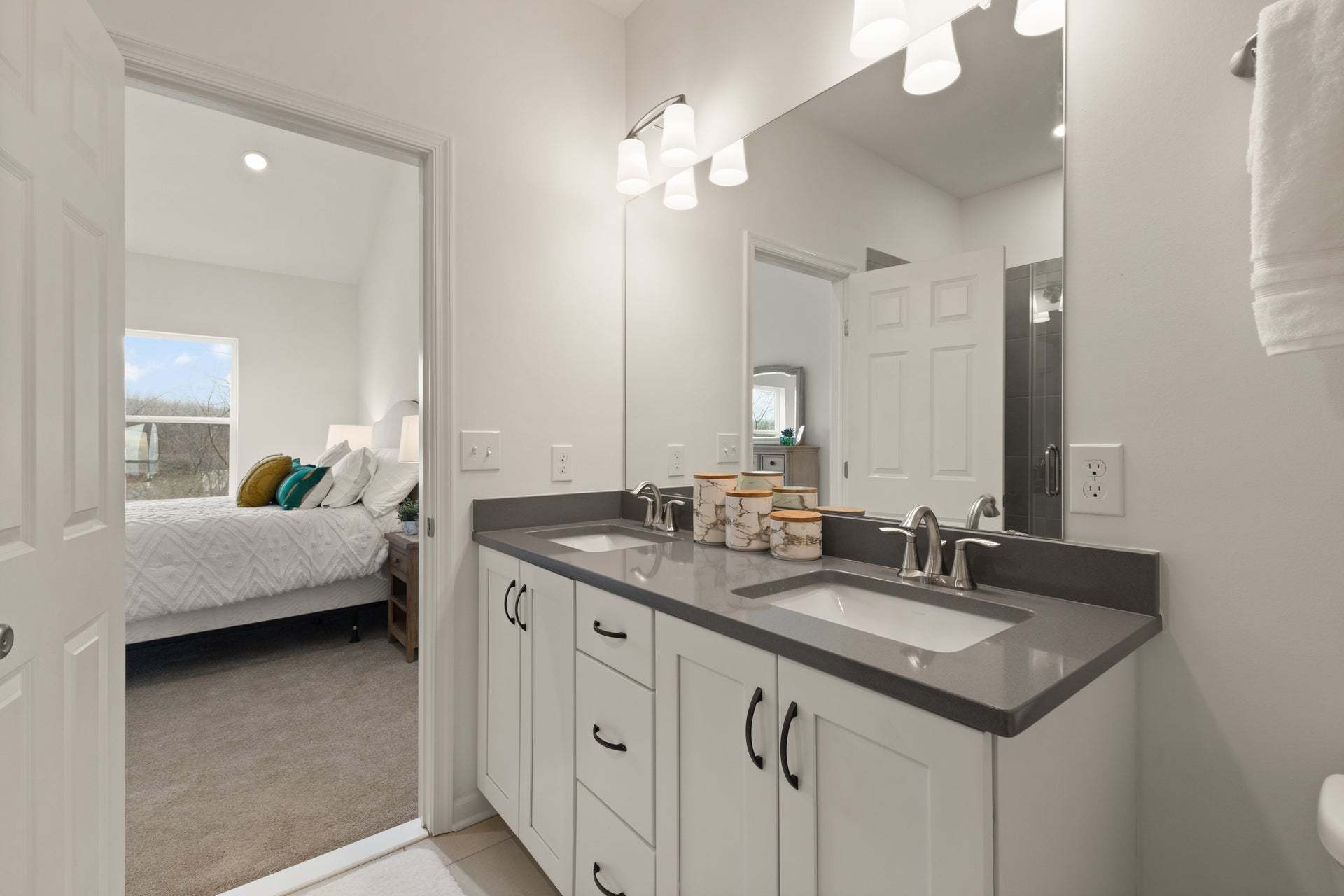 Griffin Owner's Bath