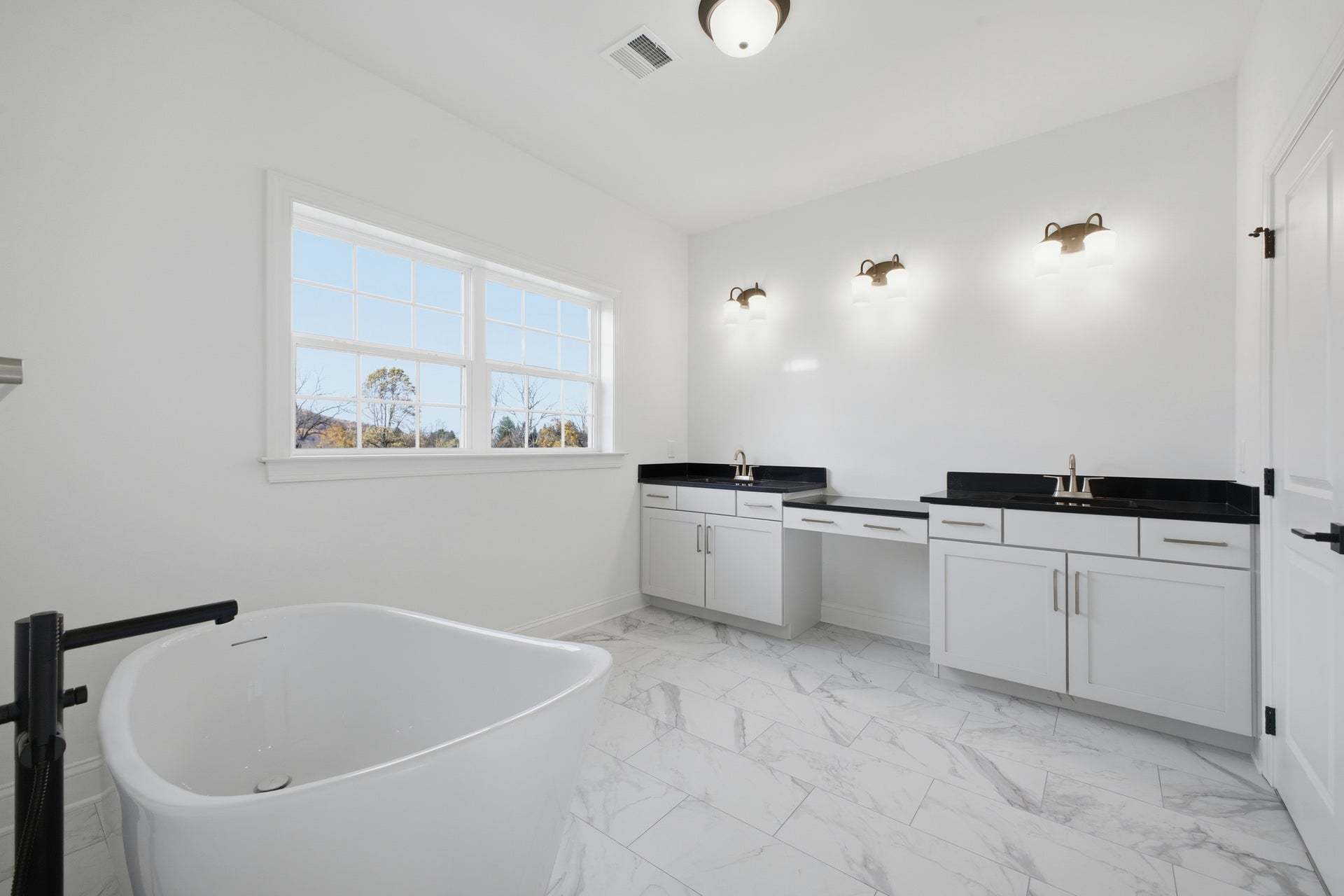 Maverick Owners' Bath with Optional Tub