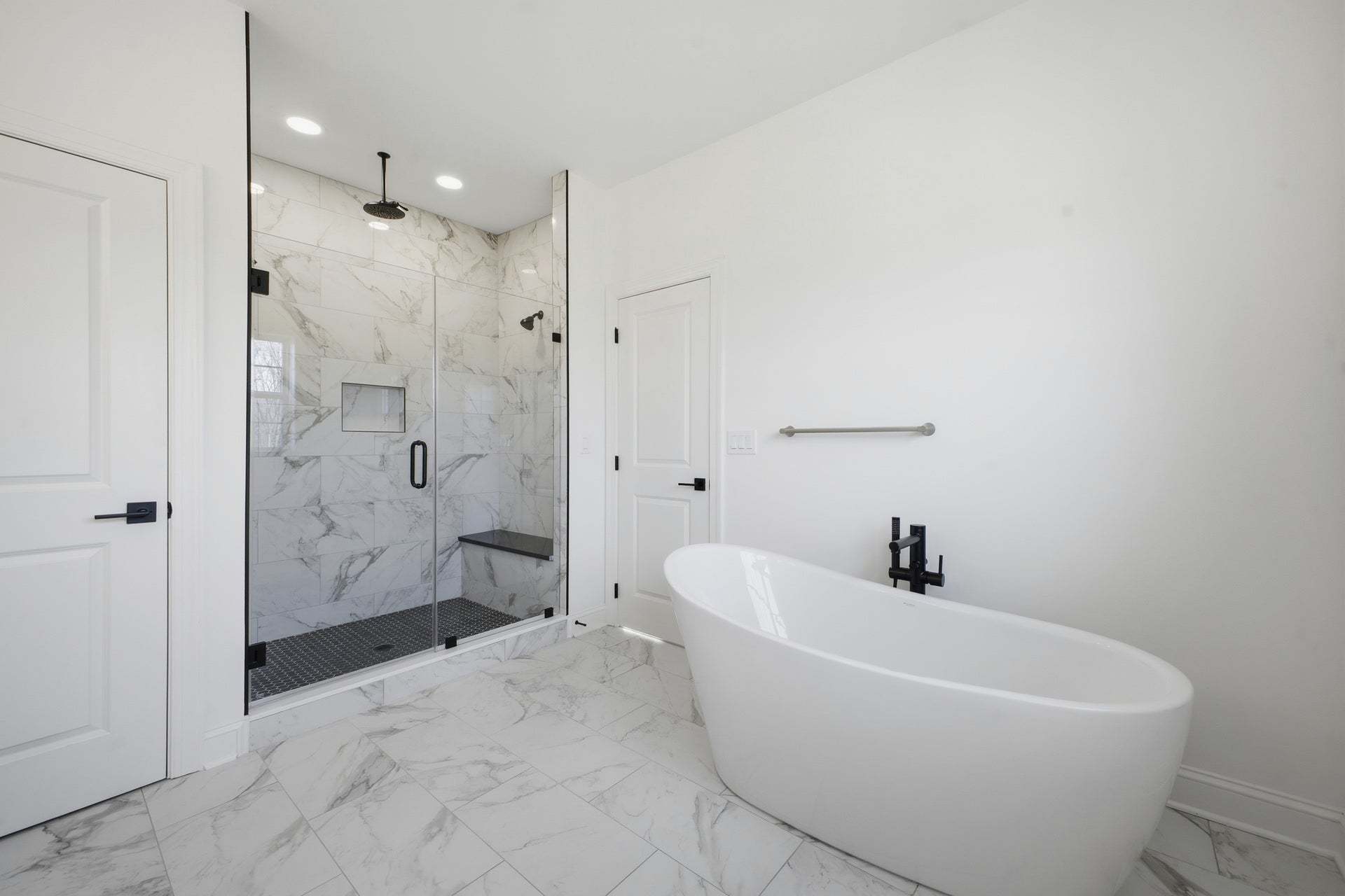 Maverick Owners' Bath with Optional Tub