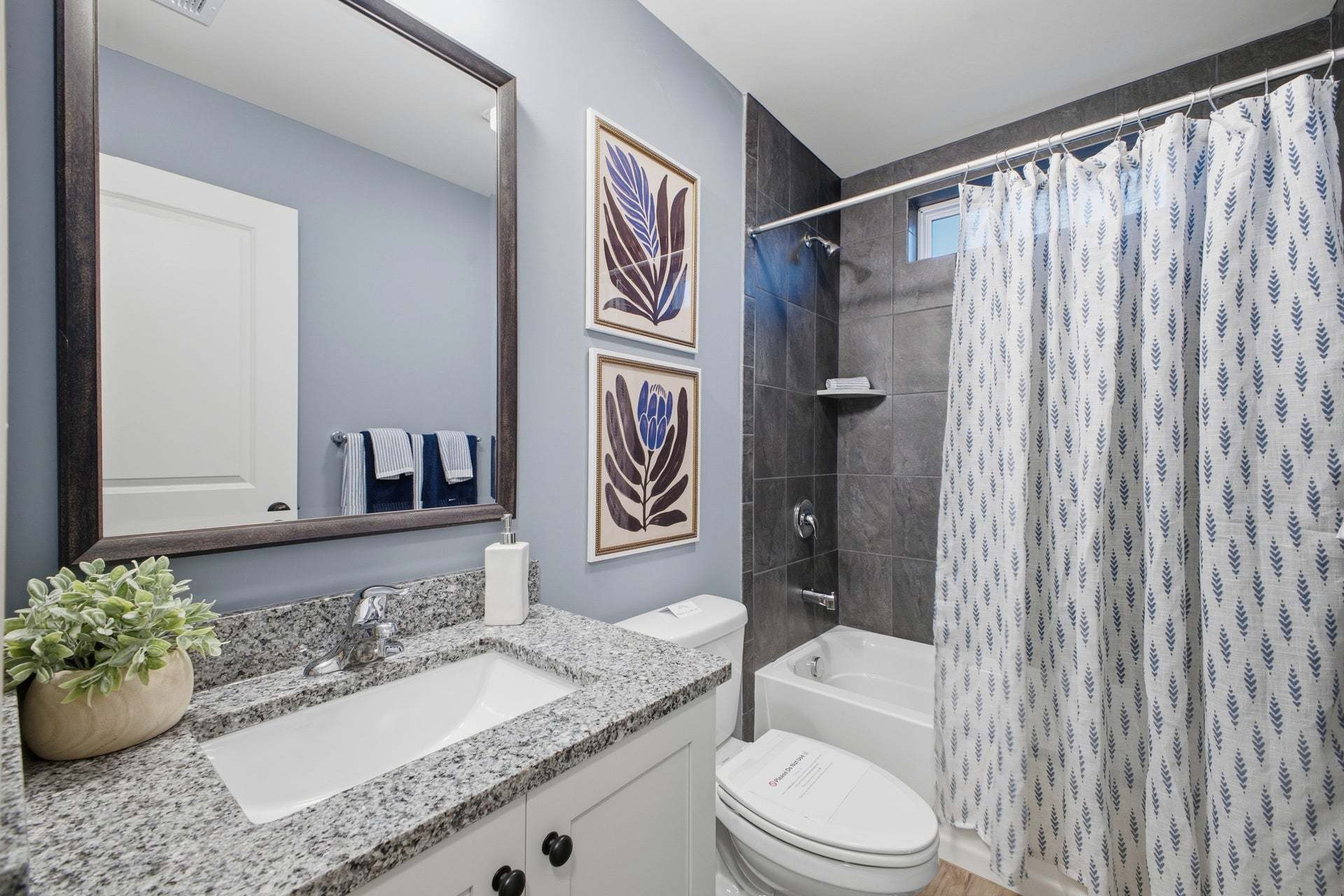 Breckenridge Grande Shared Bath