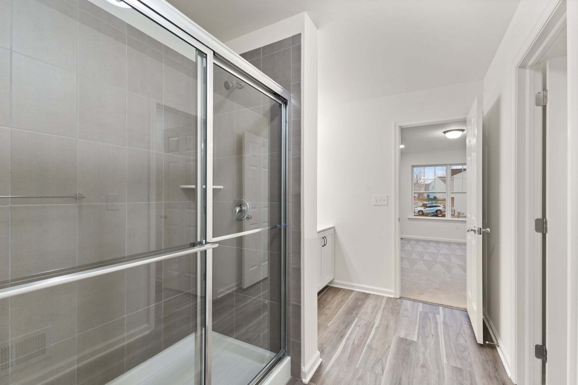 Grayson Owner's Bath