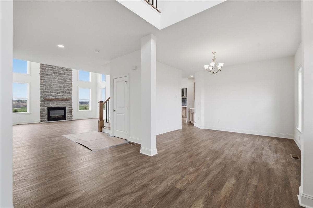 Dining Room & Entry