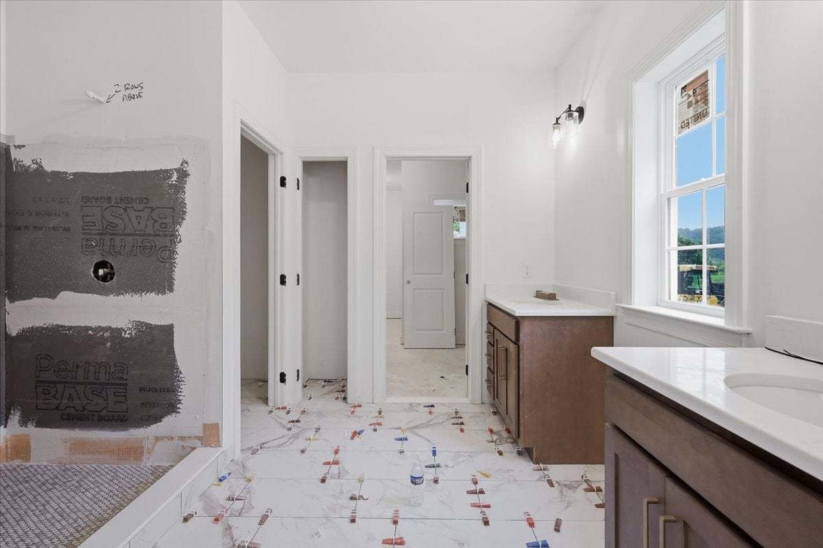 Owners' Bath #1 (1st Floor)