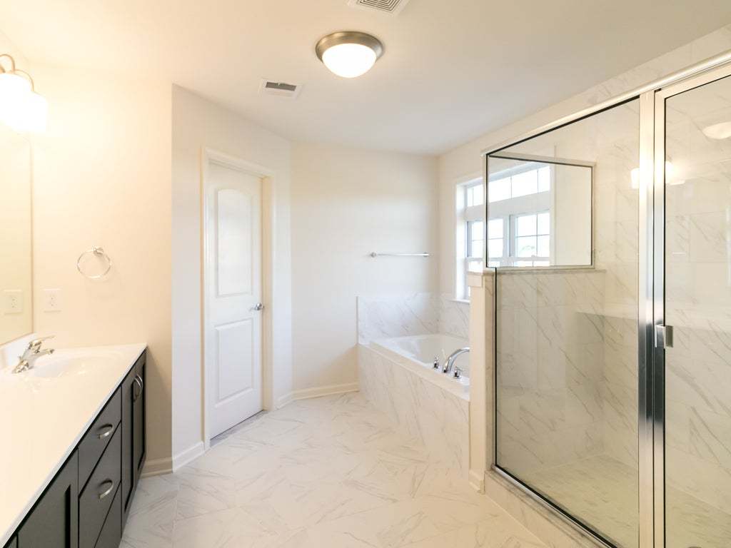 Churchill Owner's Bath with Optional Soaking Tub