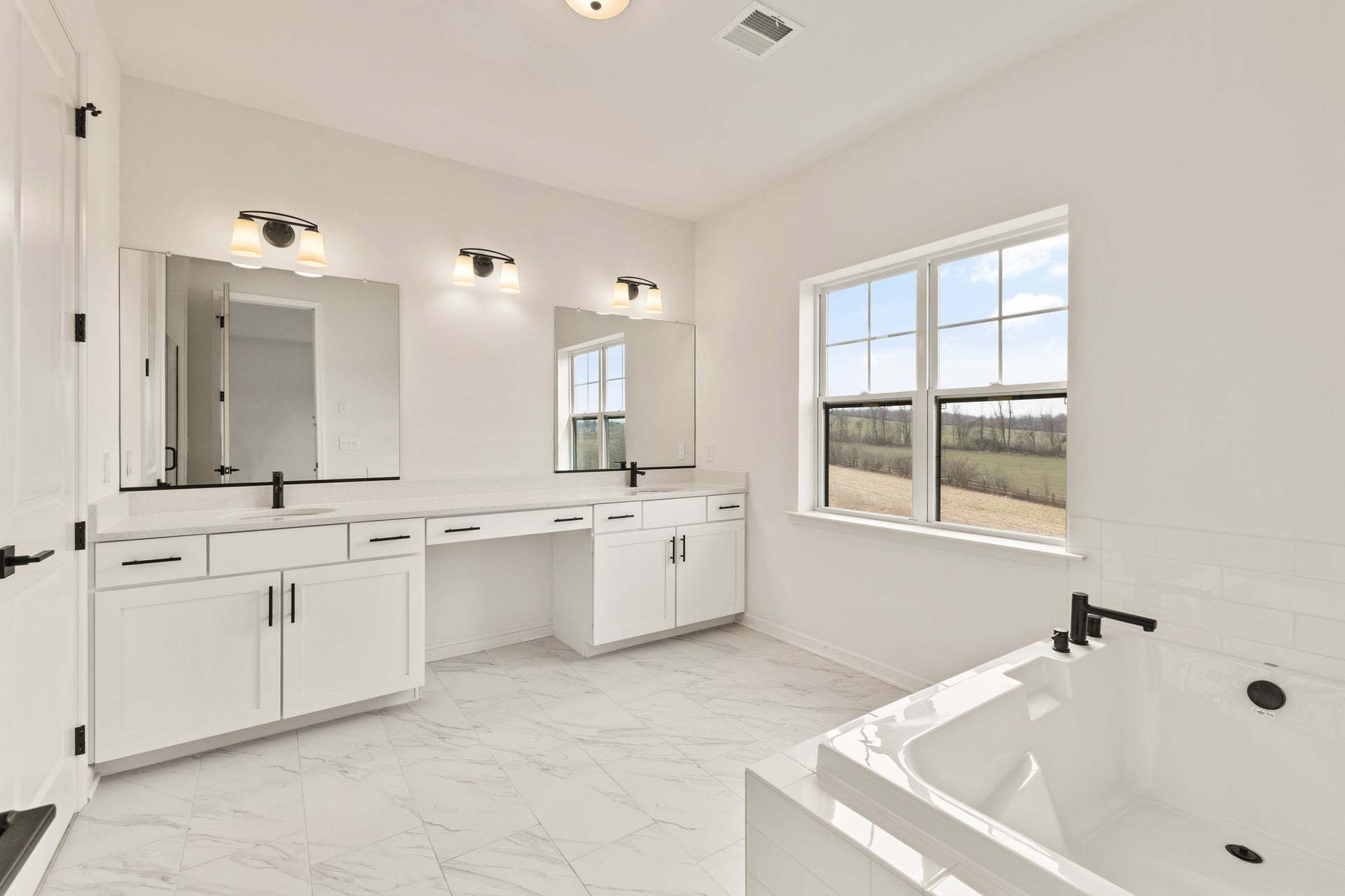 Maverick Owner's Suite with Optional Soaking Tub