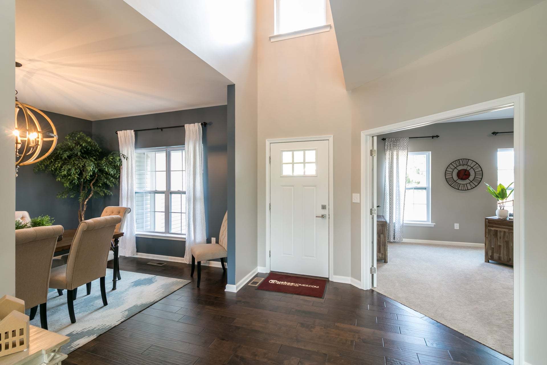Sienna Foyer