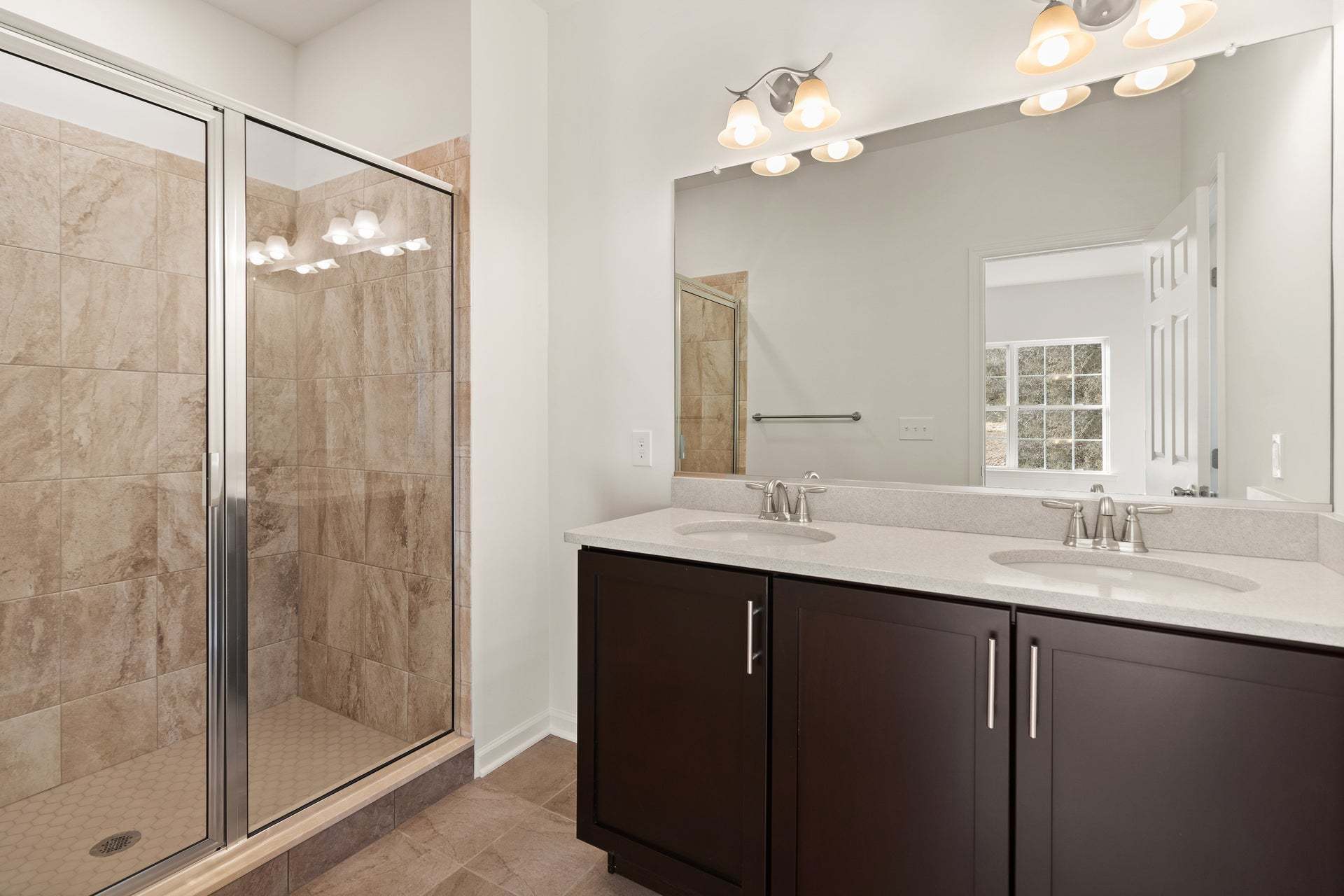 Vinecrest Owner's Bath