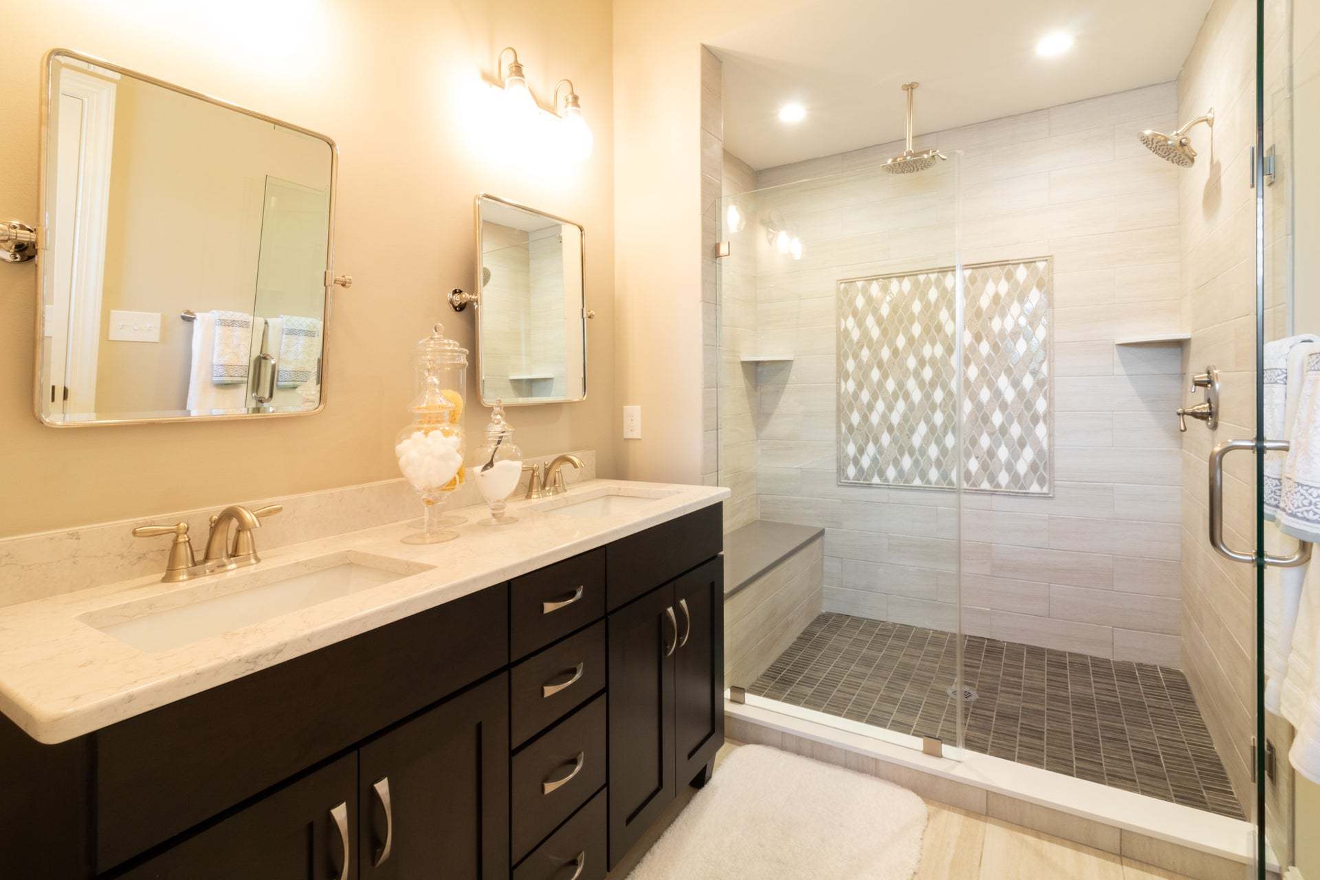 Vinecrest Owner's Bath