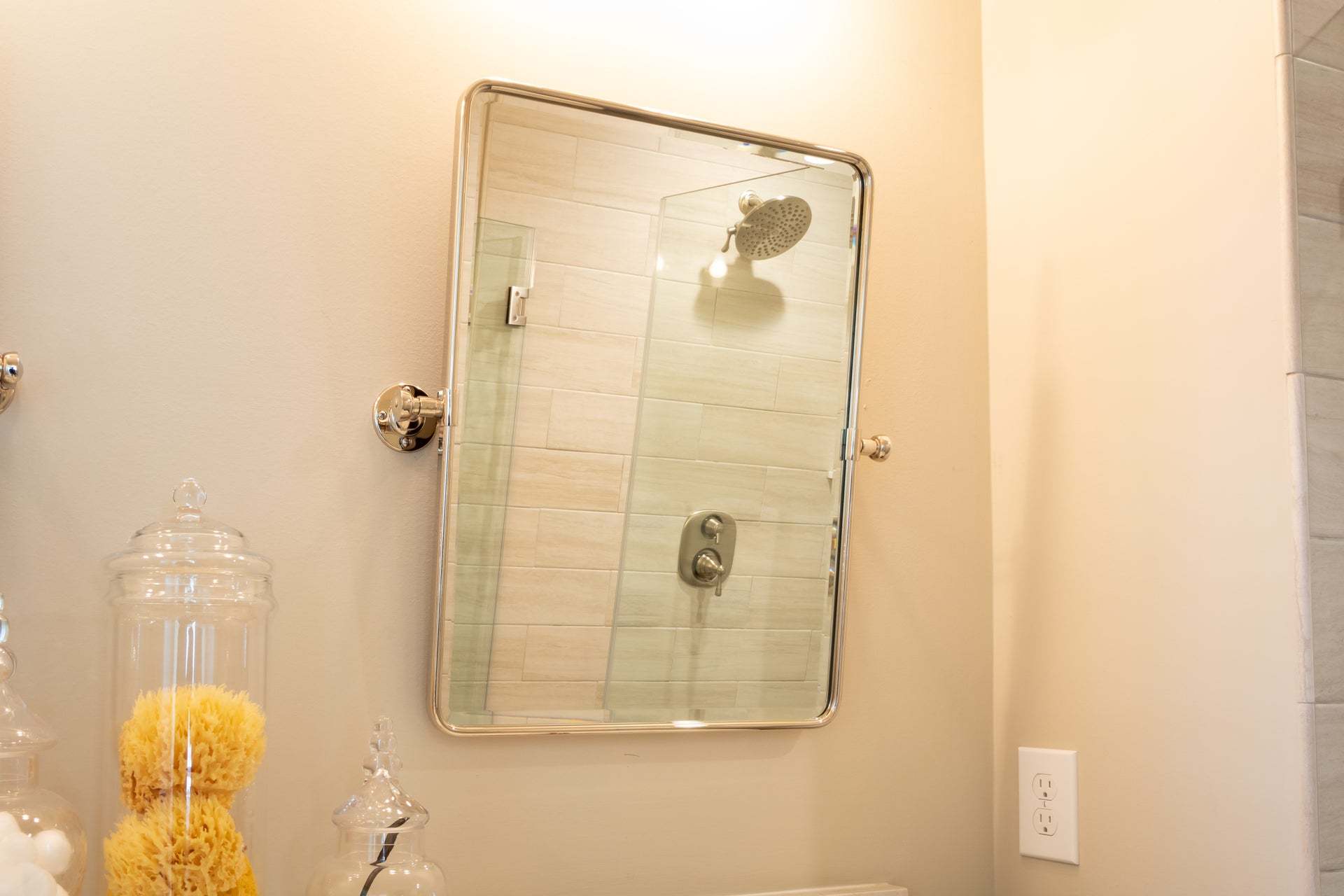 Vinecrest Owner's Bath