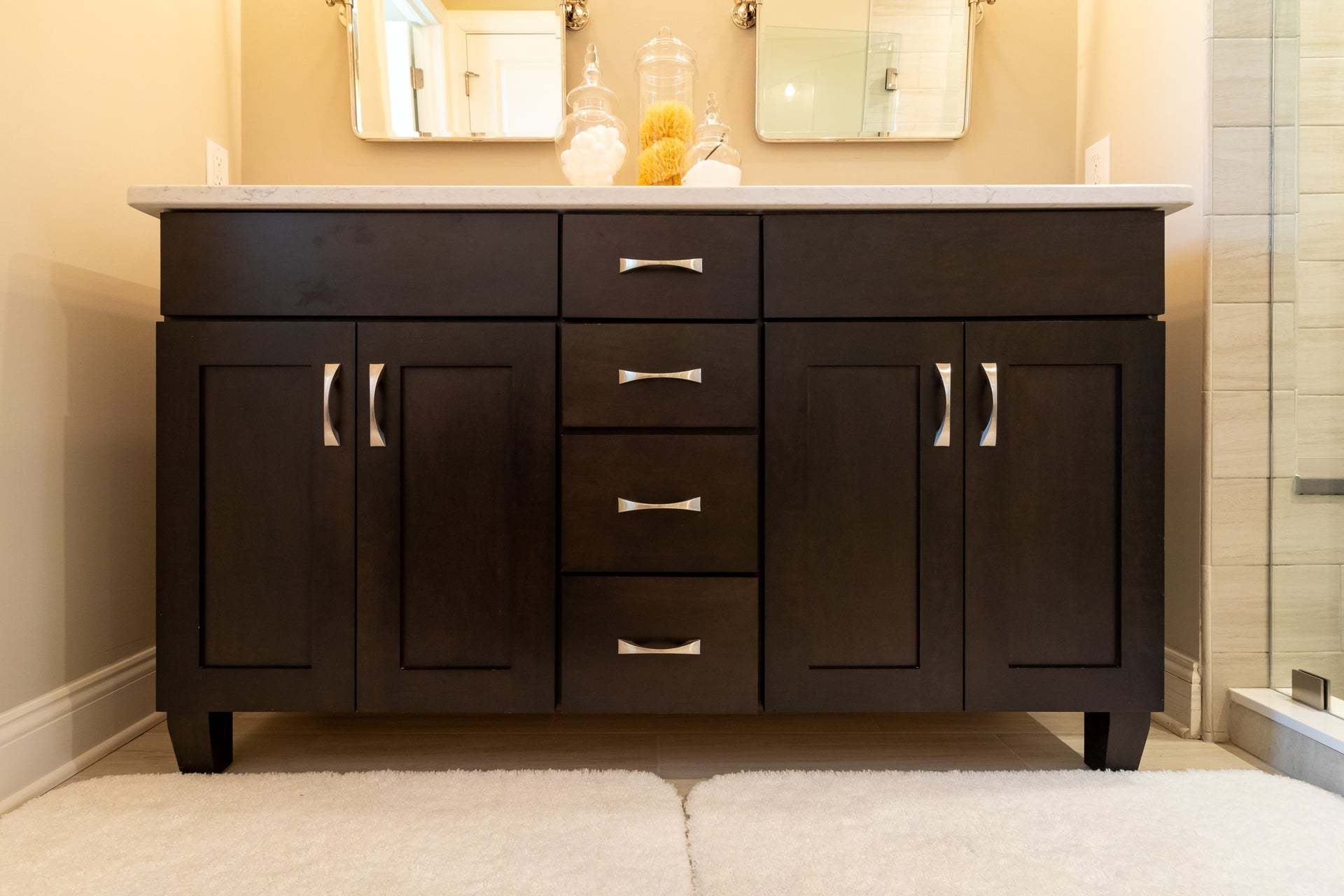 Vinecrest Owner's Bath