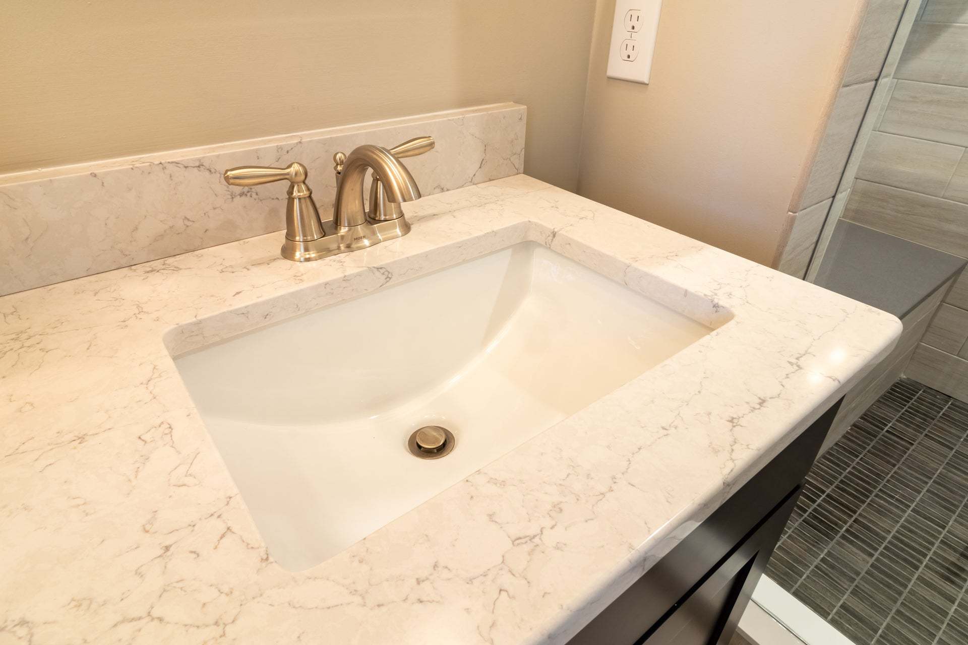 Vinecrest Owner's Bath