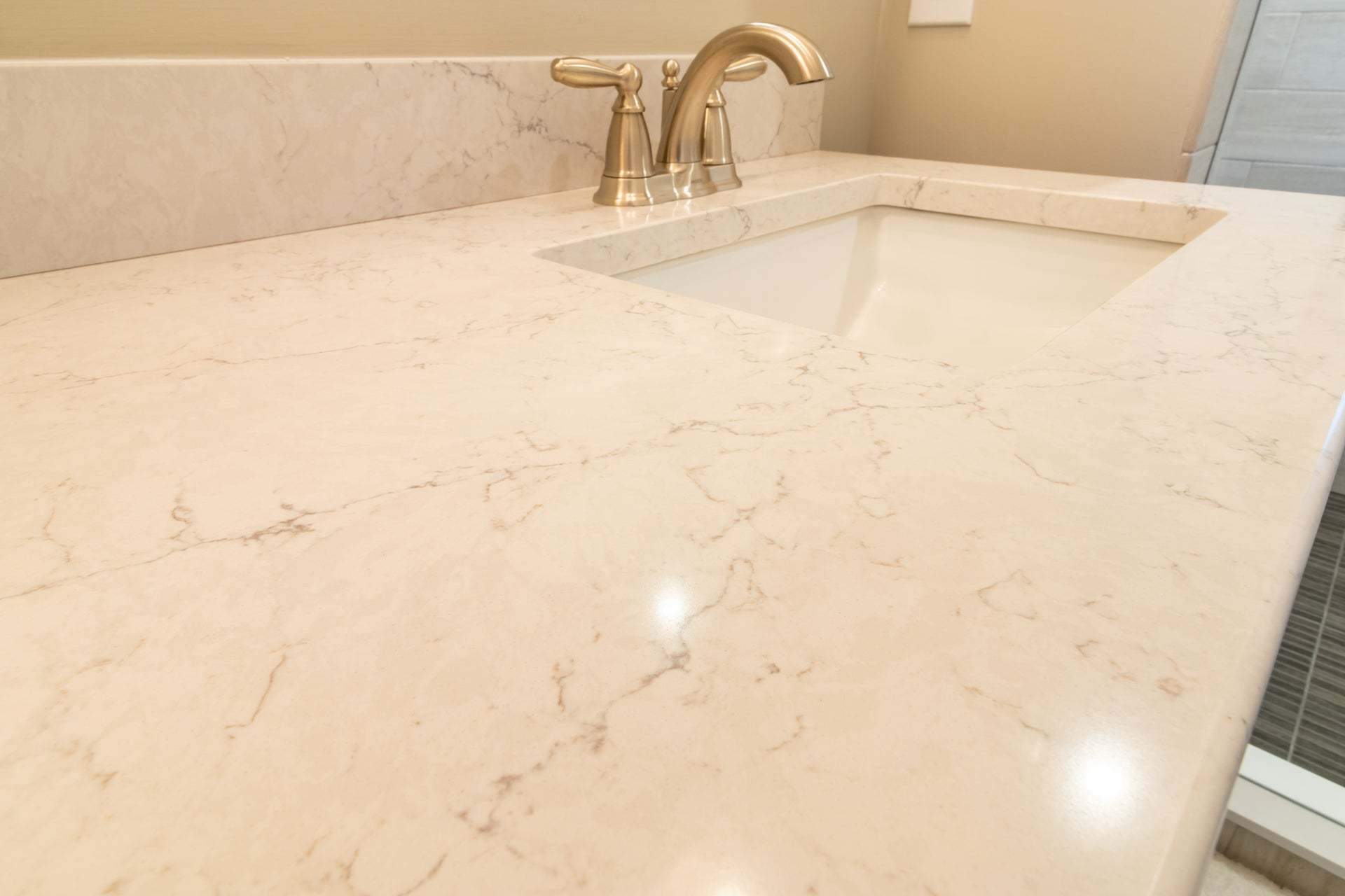Vinecrest Owner's Bath