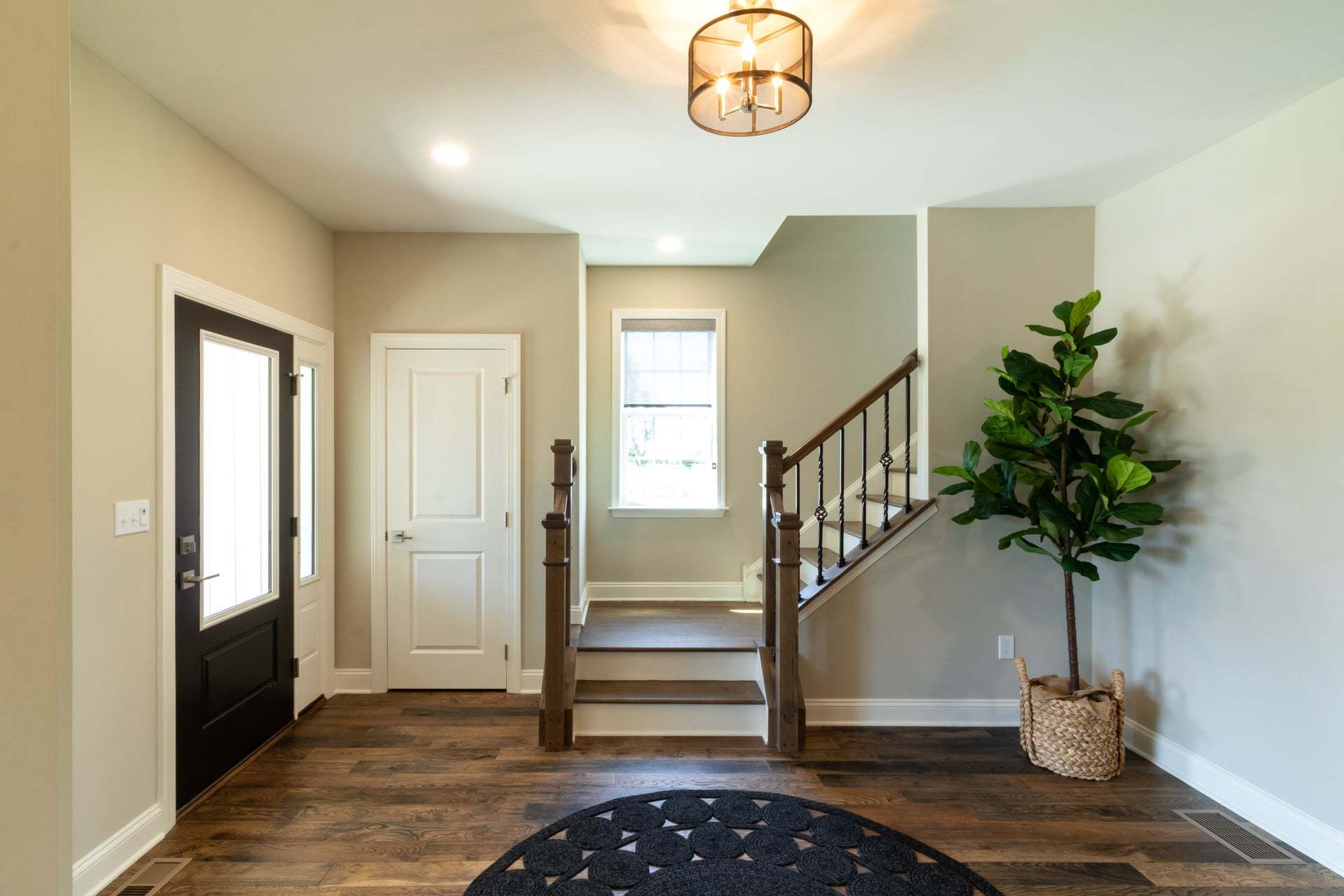 Vinecrest Foyer