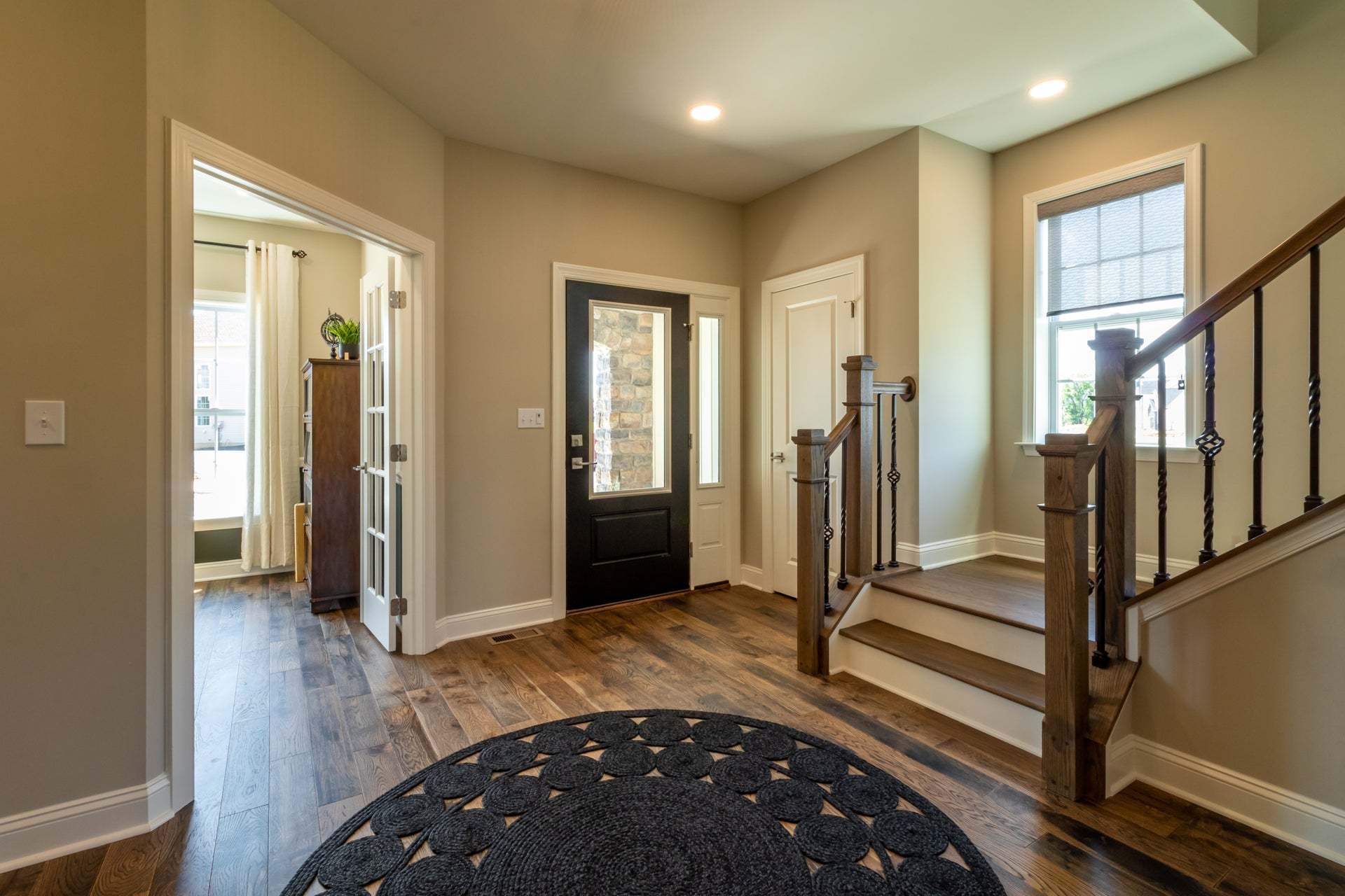 Vinecrest Foyer