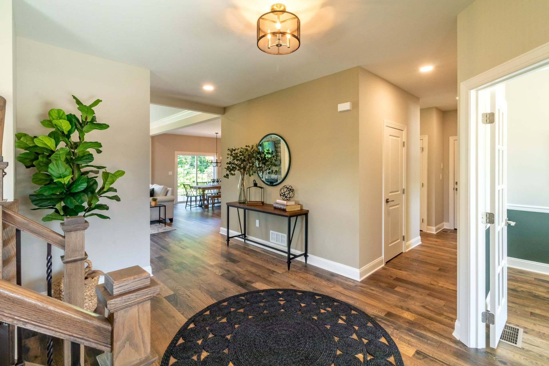 Vinecrest Foyer