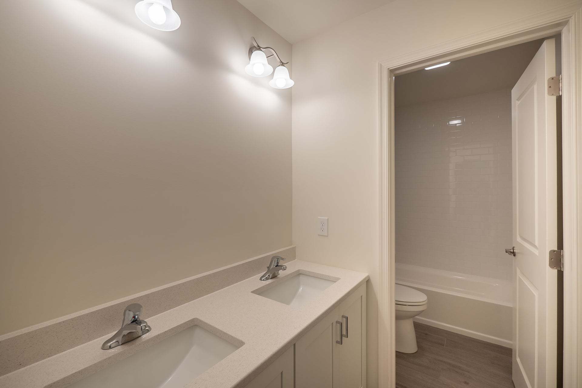 Franklyn Hall Bath