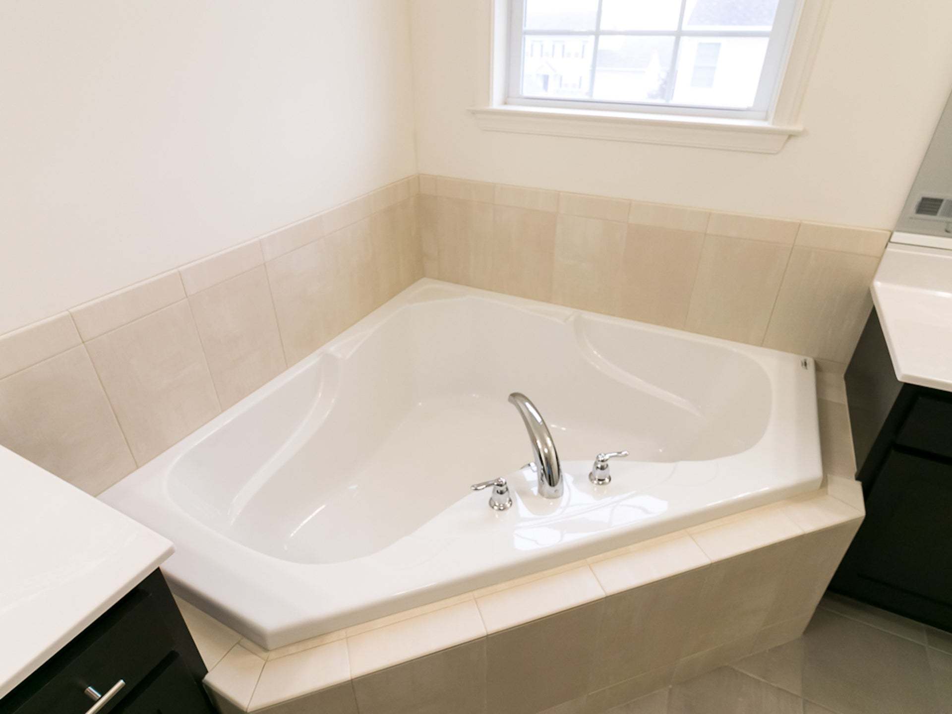 Optional Breckenridge Owner's Bath
