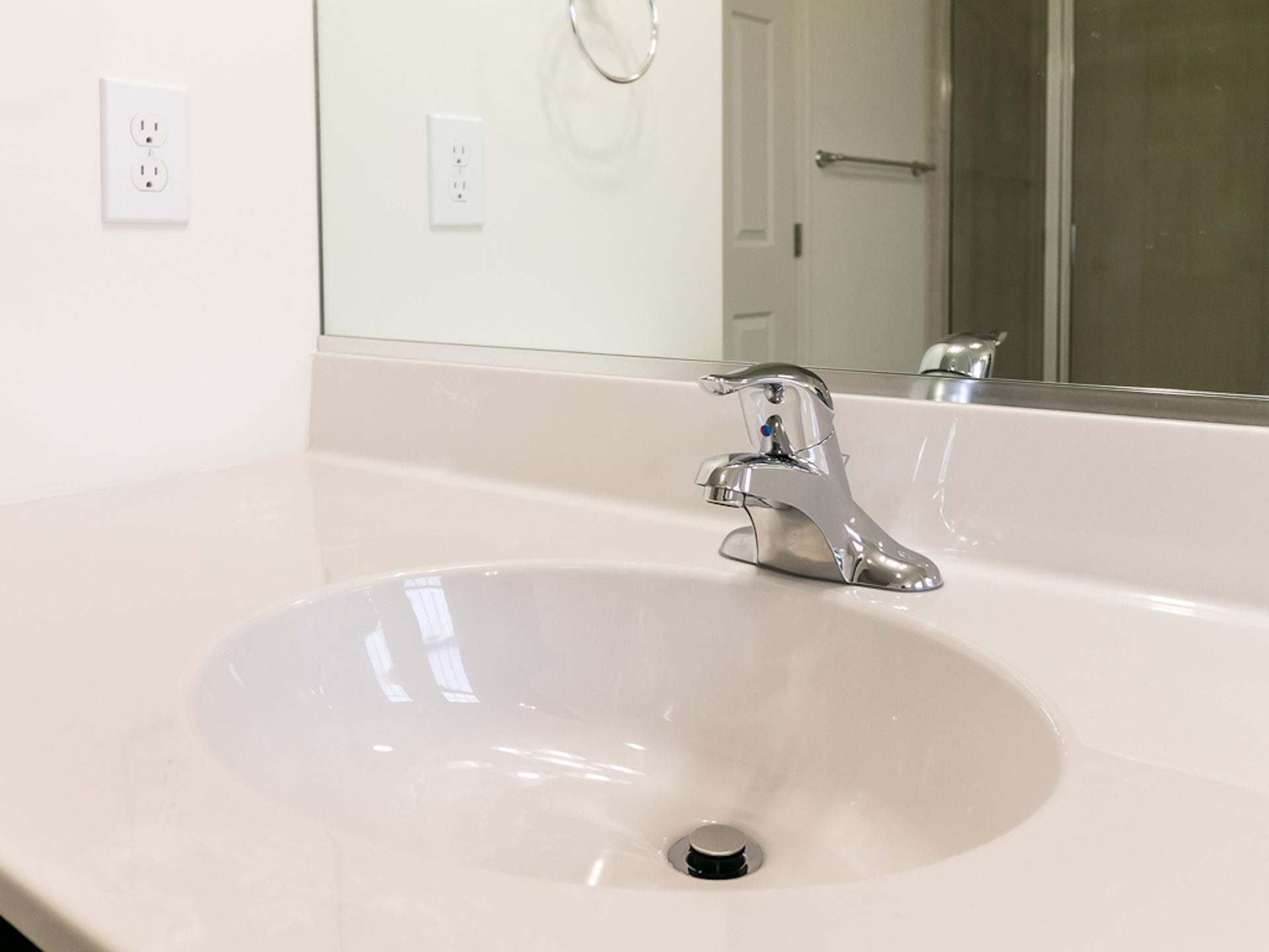 Breckenridge Hall Bath