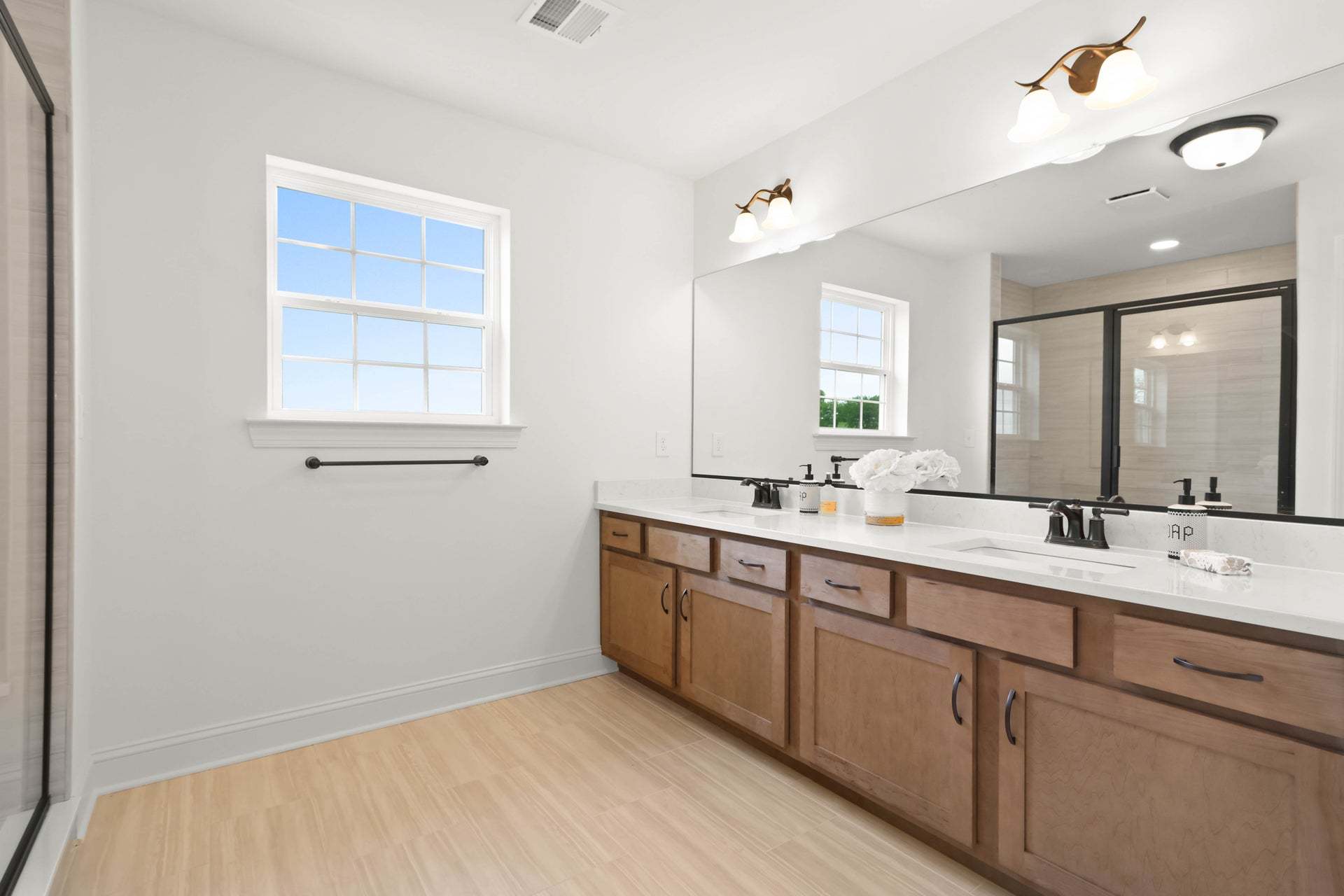 Breckenridge Grande Owner's Bath