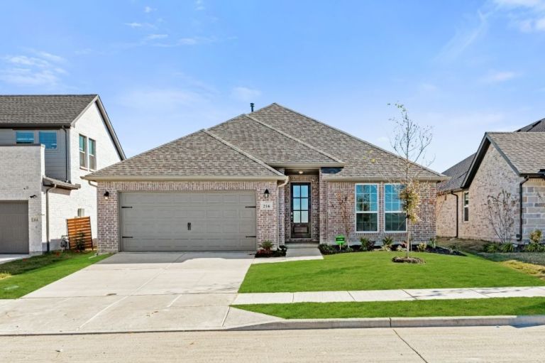 917 Russo Lane. Justin, TX 76247